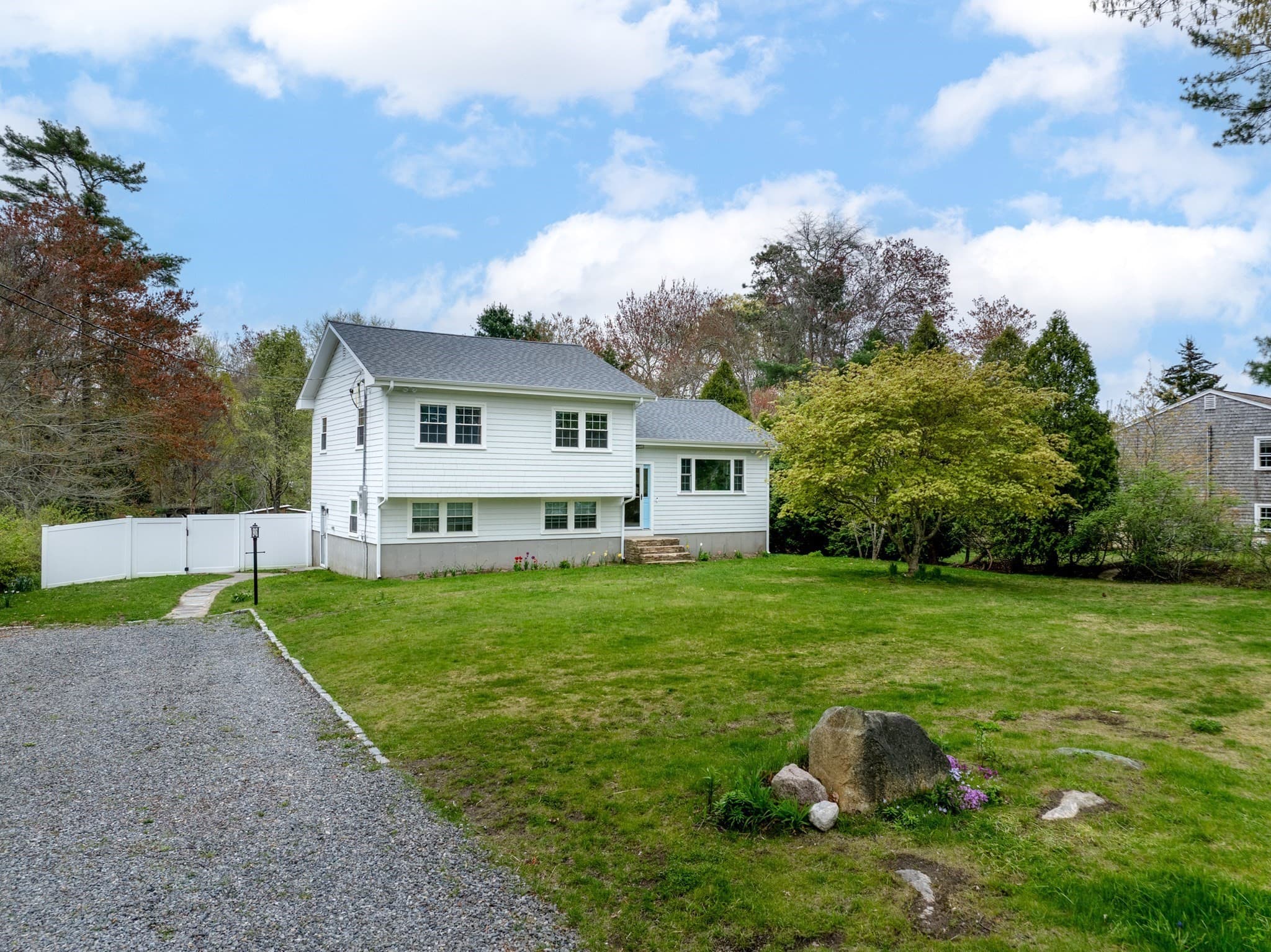 Single Family Residence at 10 Knollwood Dr, Mattapoisett MA 02739, Mattapoisett, photo 4 of 37