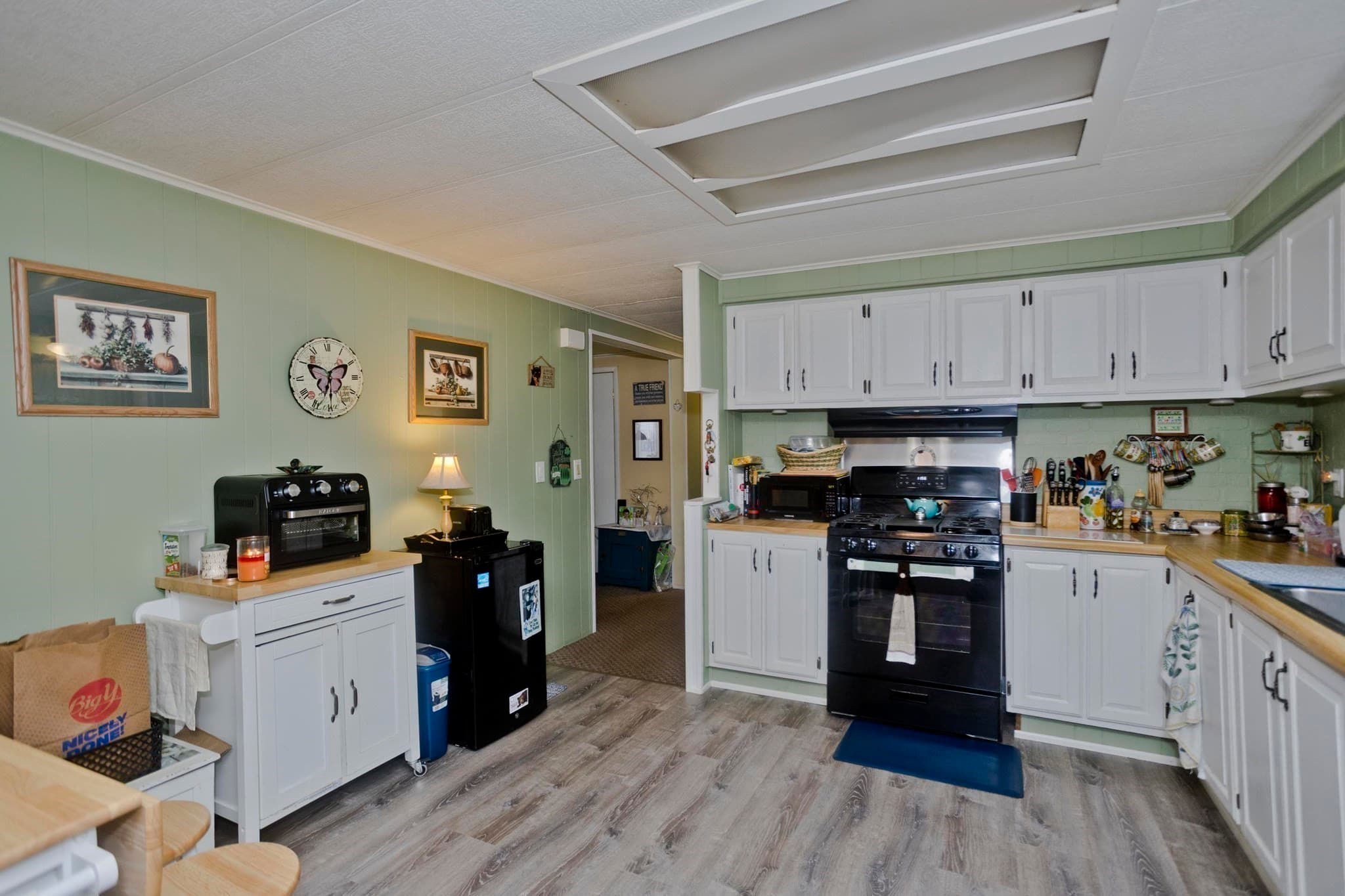 Mobile Home at 14 Sunnydale Circle, Brimfield MA 01010, photo 13 of 30