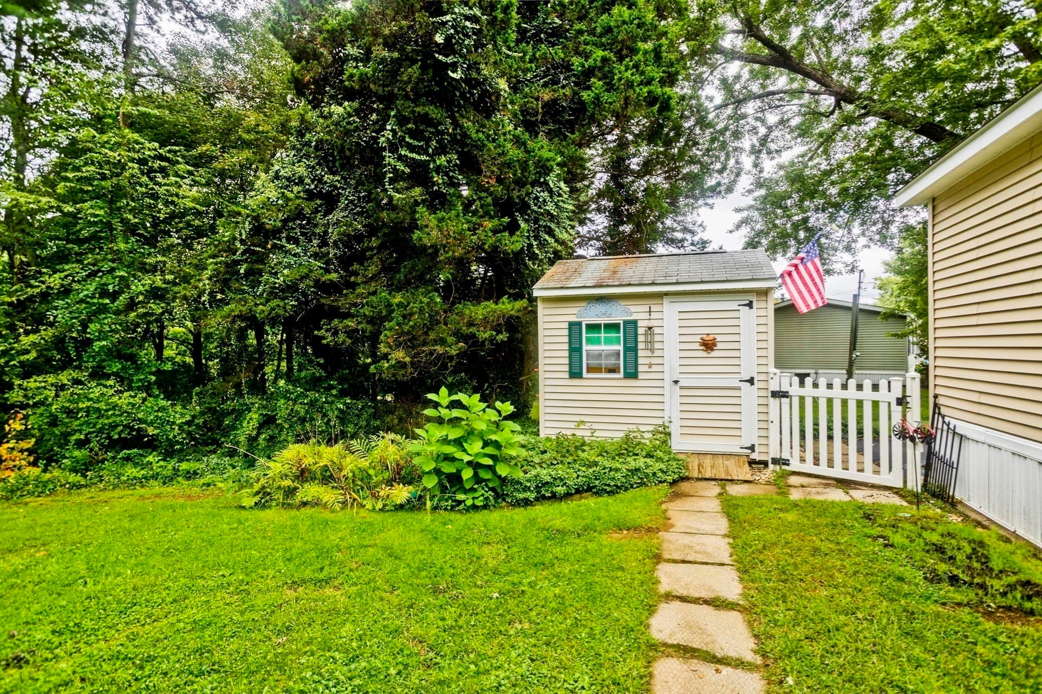 Mobile Home at 14 Sunnydale Circle, Brimfield MA 01010, photo 28 of 30