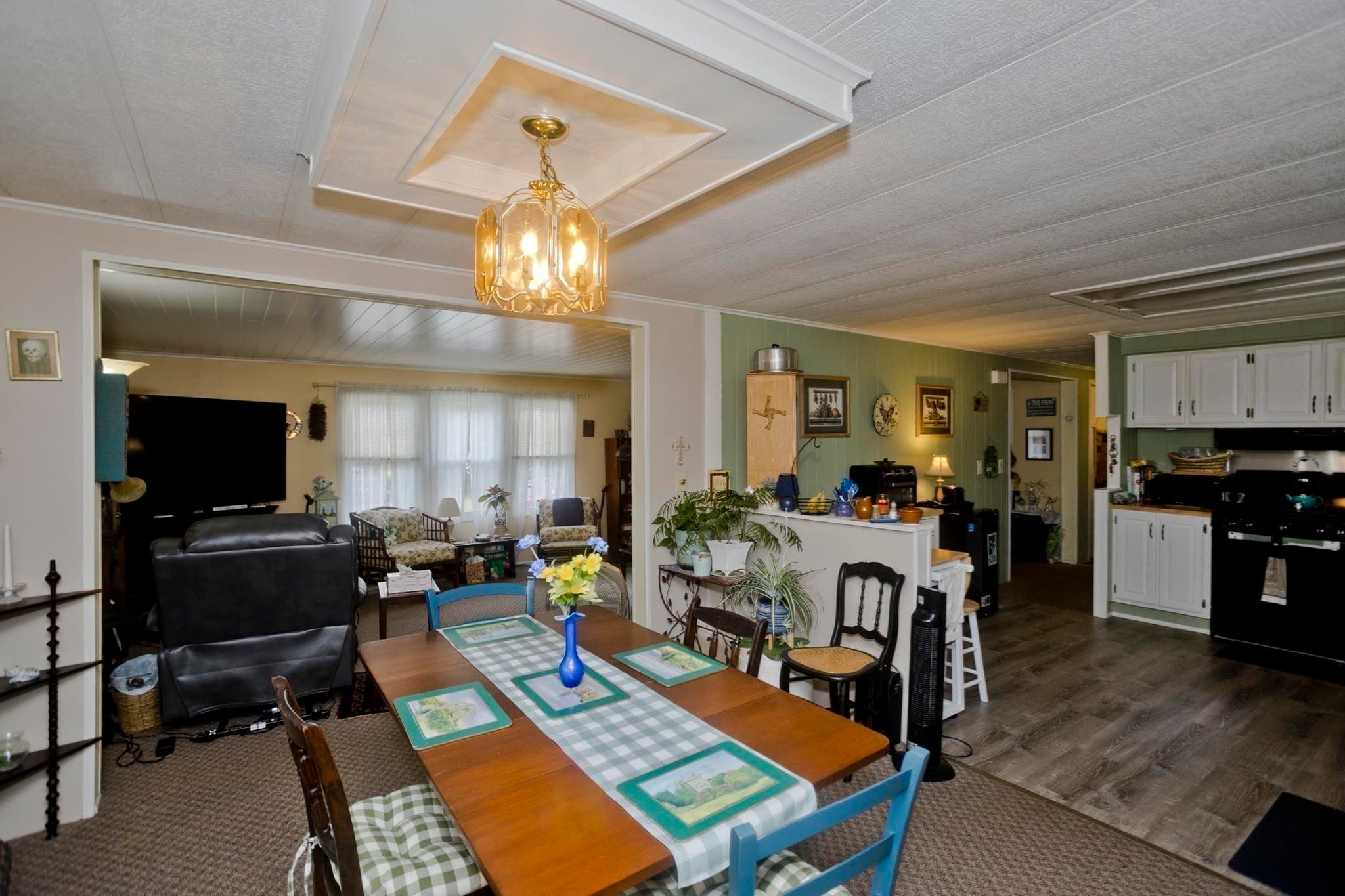 Mobile Home at 14 Sunnydale Circle, Brimfield MA 01010, photo 10 of 30
