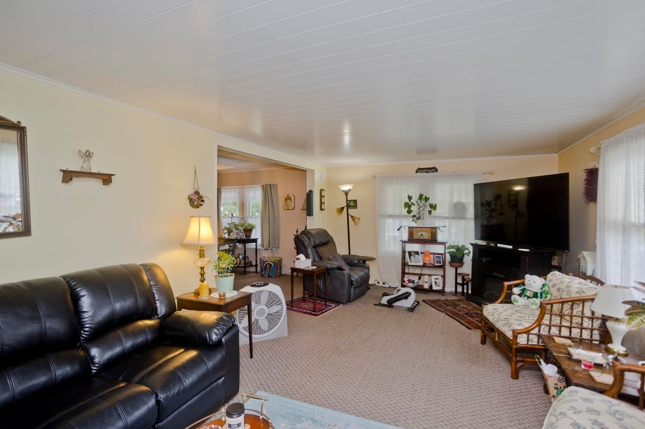 Mobile Home at 14 Sunnydale Circle, Brimfield MA 01010, photo 4 of 30