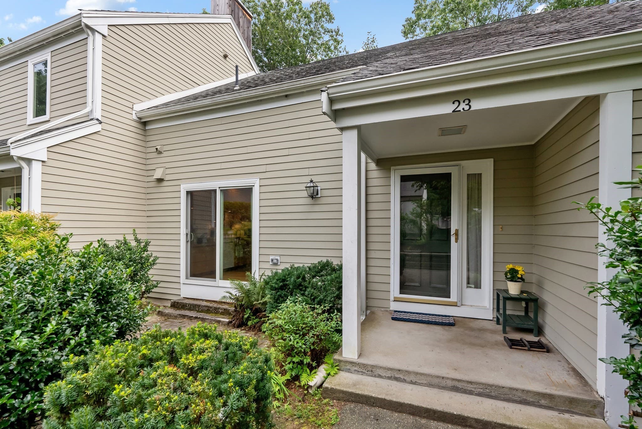 Condominium at 23 Fifer Ln # 23, Lexington MA 02420, Lexington, photo 2 of 29