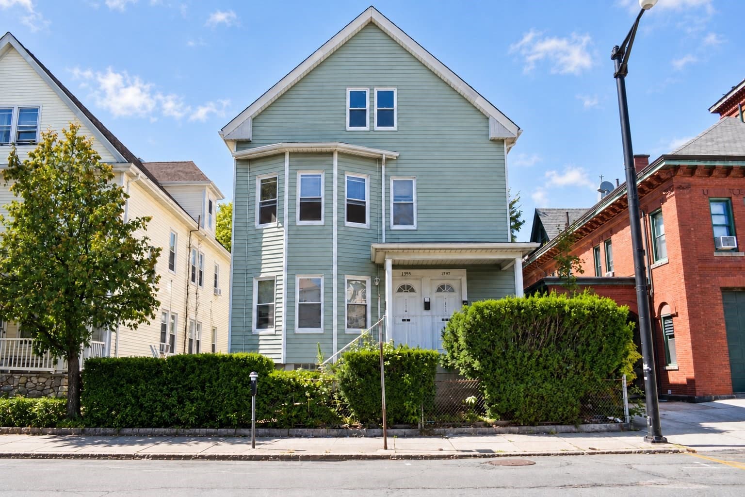 Multi Family at 1585-1587 Acushnet Avenue, New Bedford MA 02746, New Bedford, photo 2 of 42