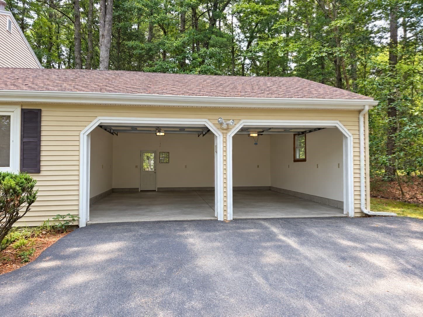 Single Family Residence at 41 Old Stagecoach Rd, Bedford MA 01730, Bedford, photo 33 of 34