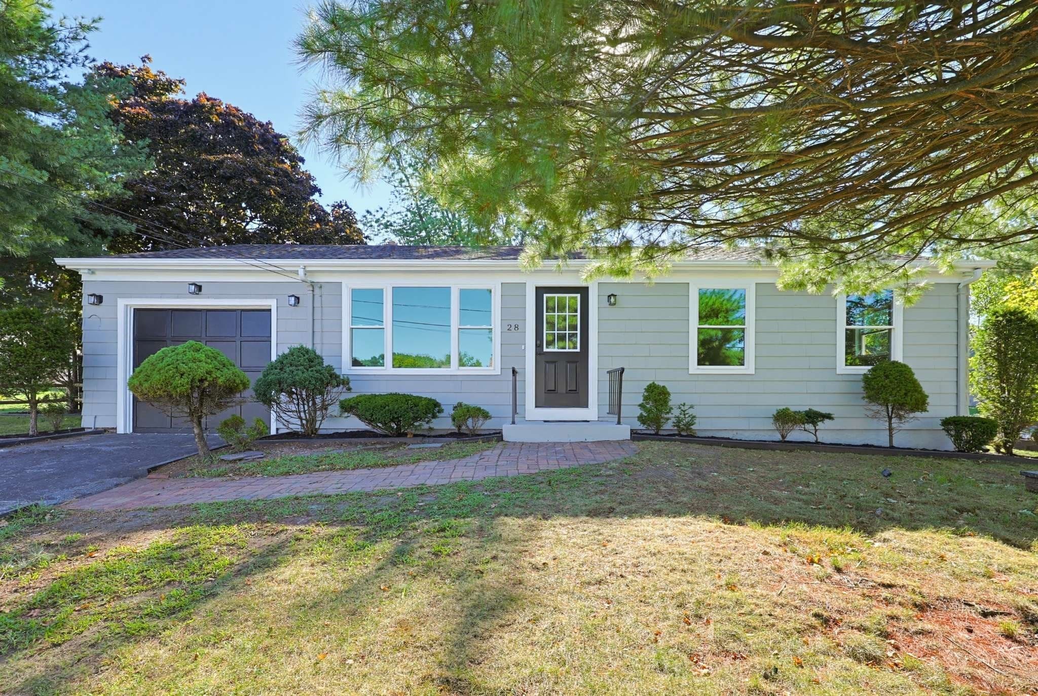 28 Deerfield Rd, Attleboro MA 02703