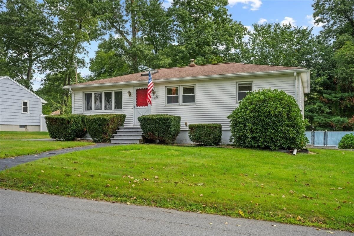 Single Family Residence at 320 Mason Rd Ext, Dudley MA 01571, Dudley, photo 2 of 26