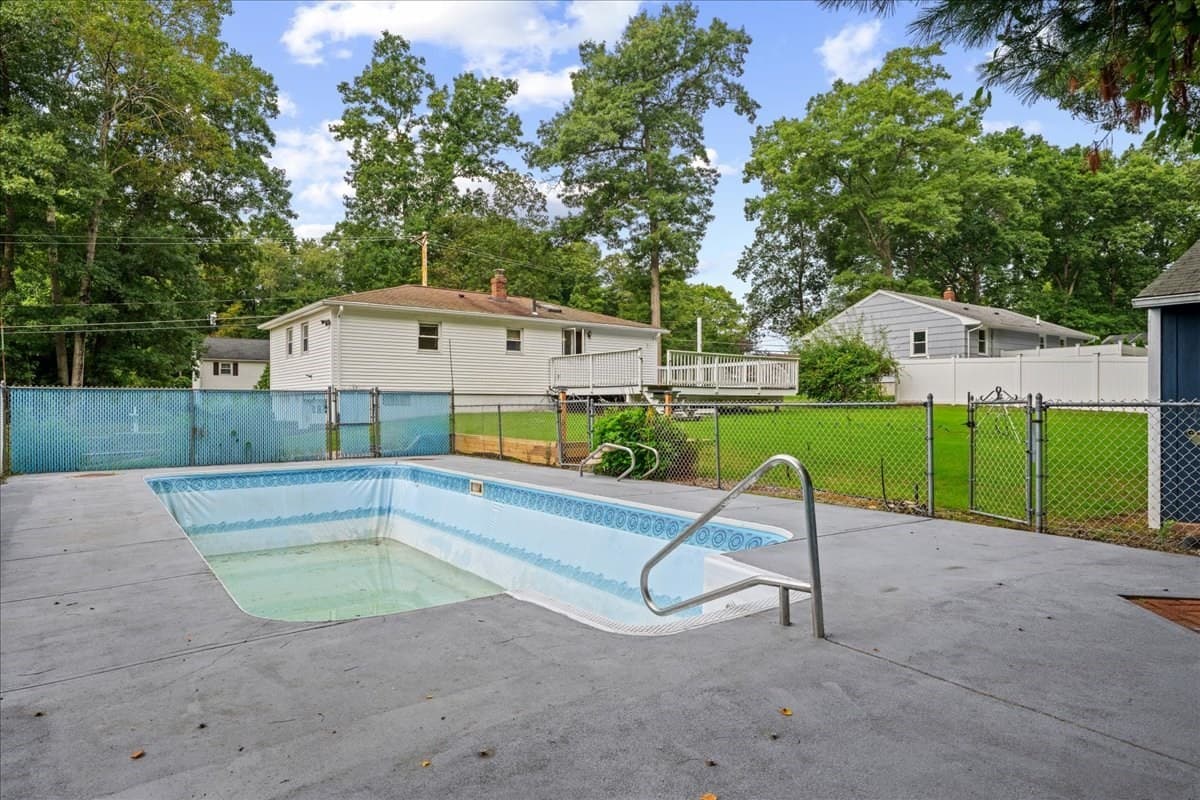 Single Family Residence at 320 Mason Rd Ext, Dudley MA 01571, Dudley, photo 8 of 26