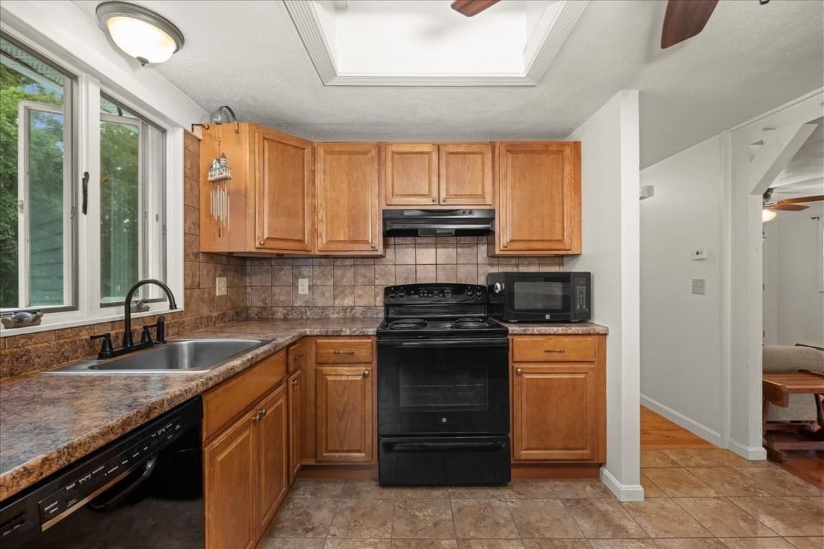 Single Family Residence at 320 Mason Rd Ext, Dudley MA 01571, Dudley, photo 21 of 26