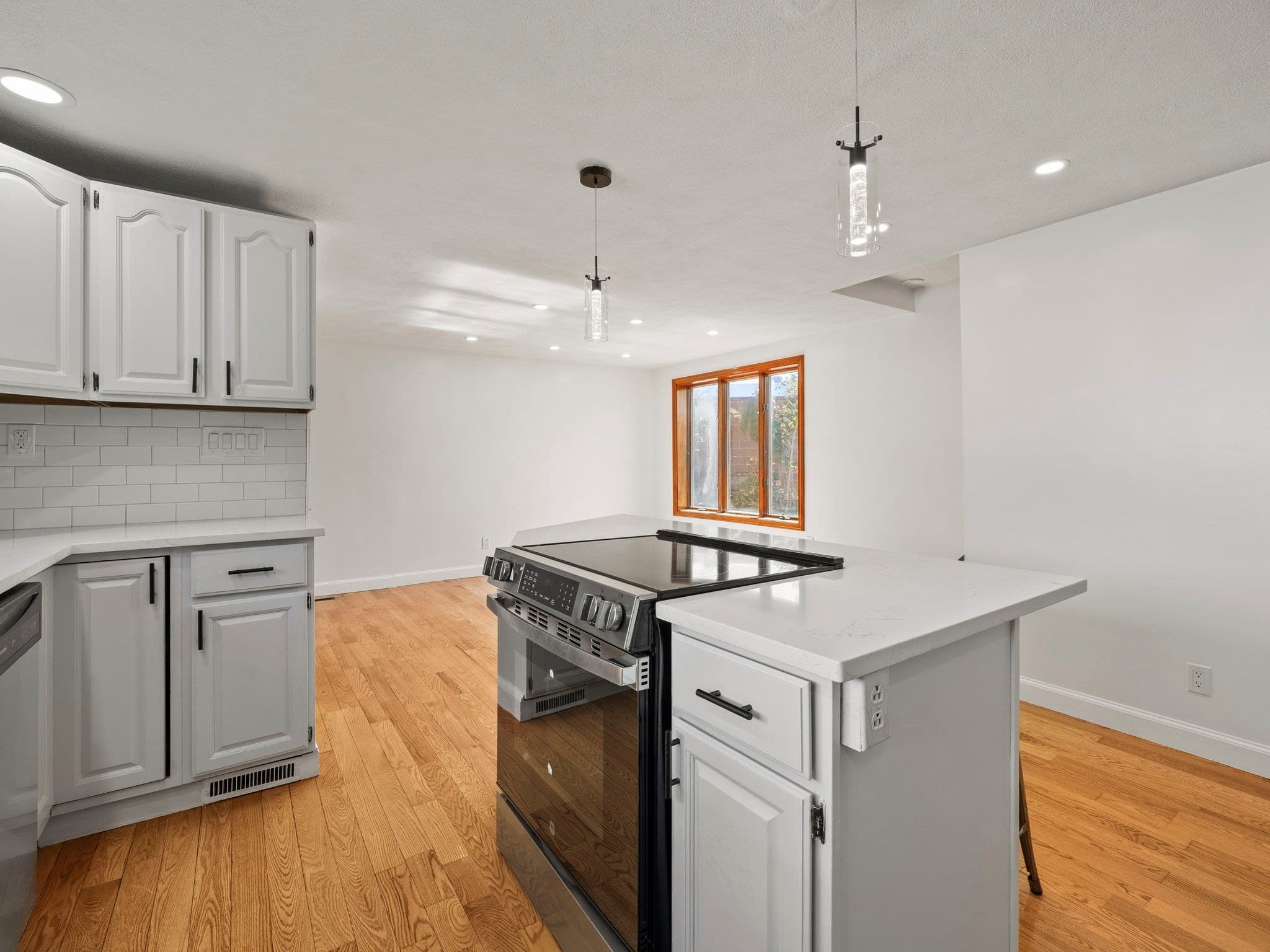 Single Family Residence at 12 Boston St, Lynn MA 01904, Lynn, photo 14 of 42
