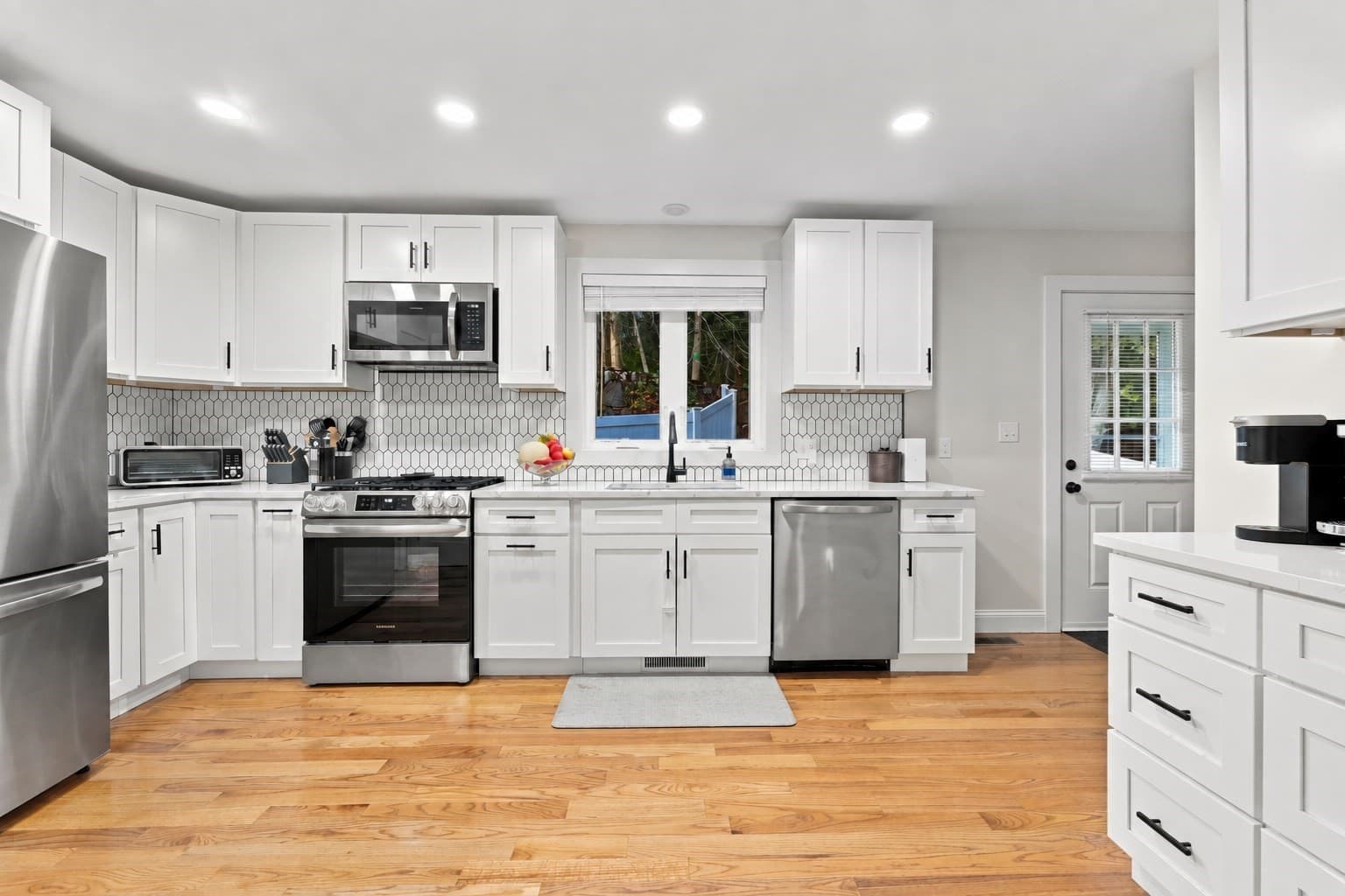 Condominium at 13 Glen Terrace # 13, Lynn MA 01905, Lynn, photo 3 of 32