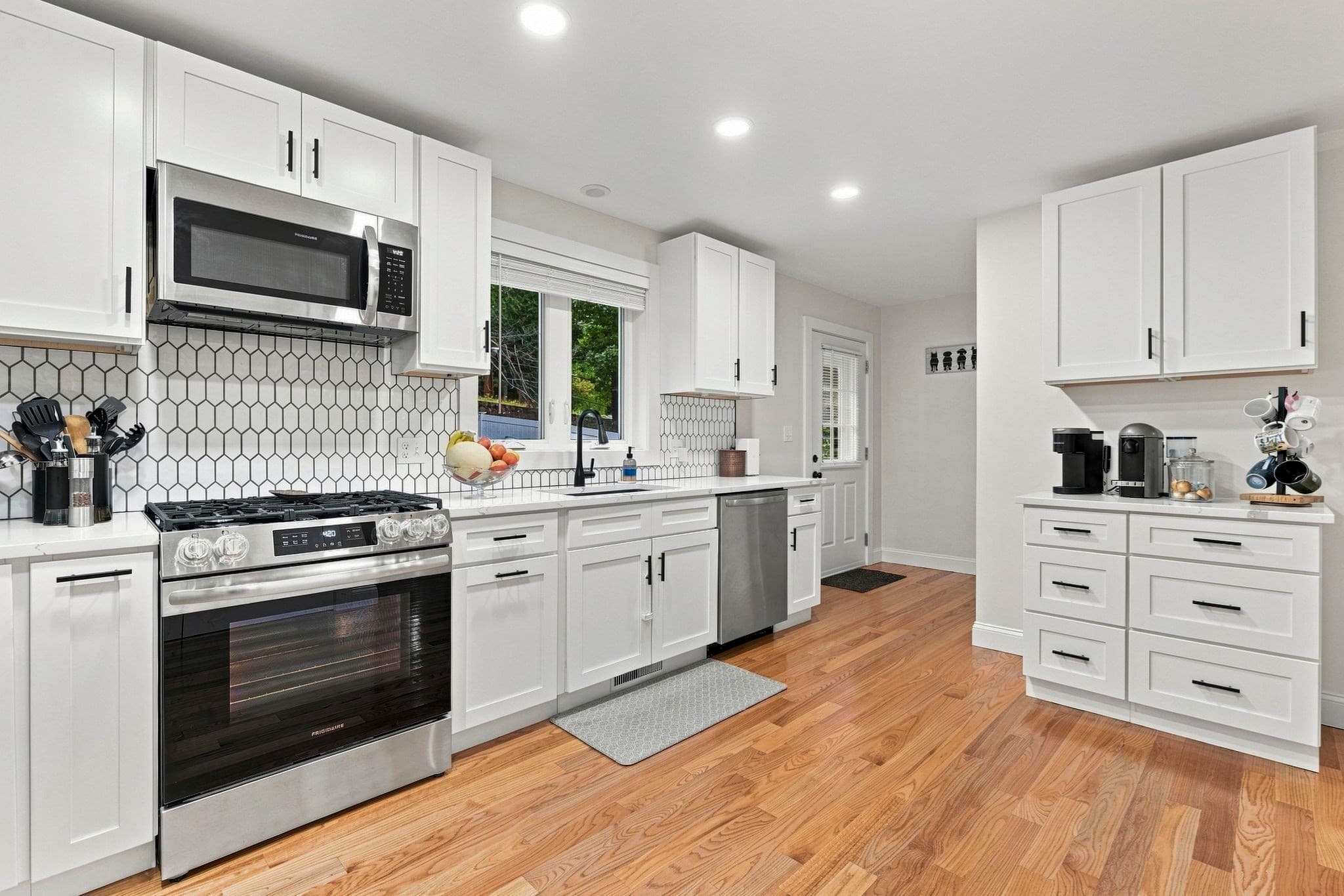 Condominium at 13 Glen Terrace # 13, Lynn MA 01905, Lynn, photo 5 of 32