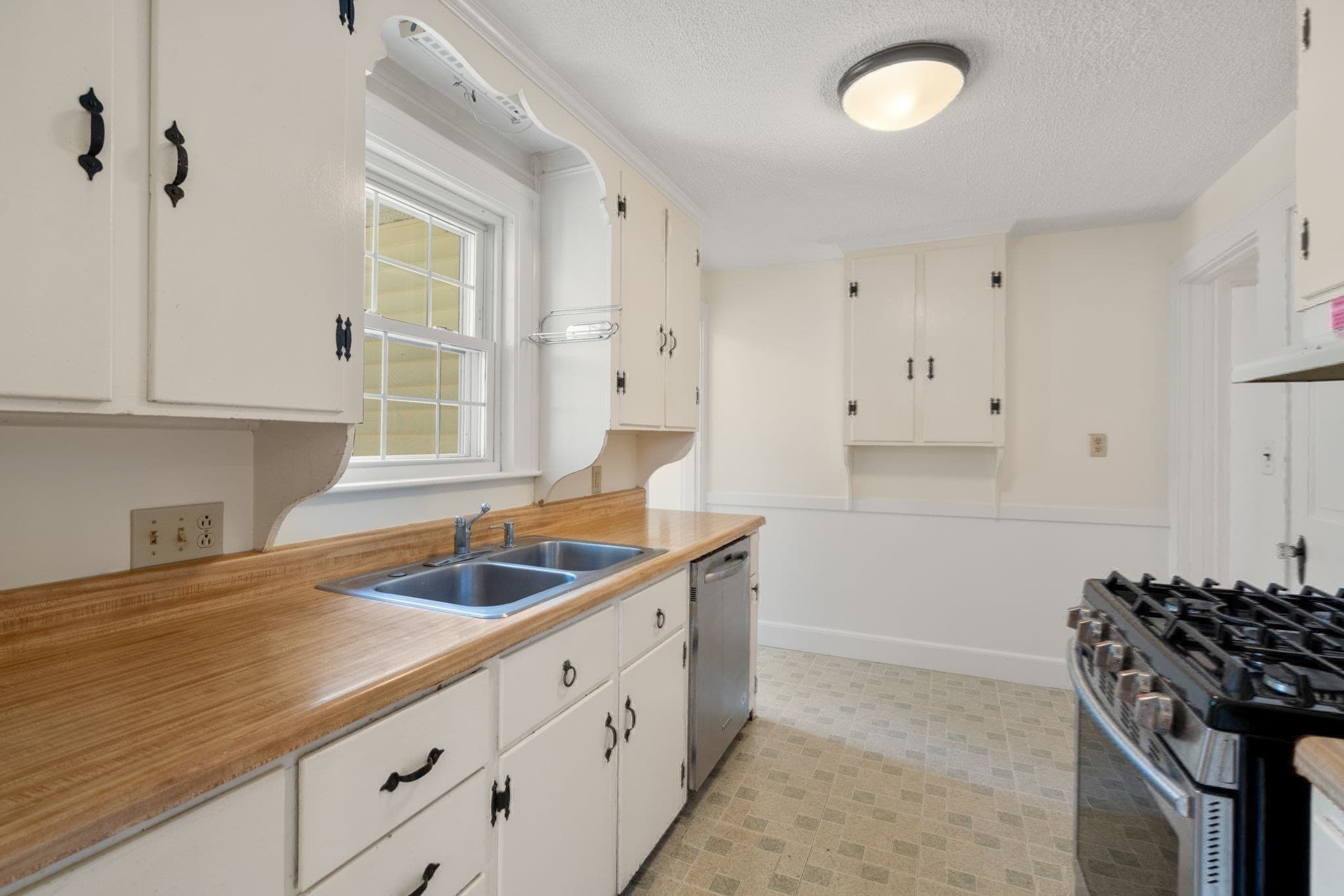 Single Family Residence at 12 Arch Street, Framingham MA 01702, Framingham, photo 13 of 41