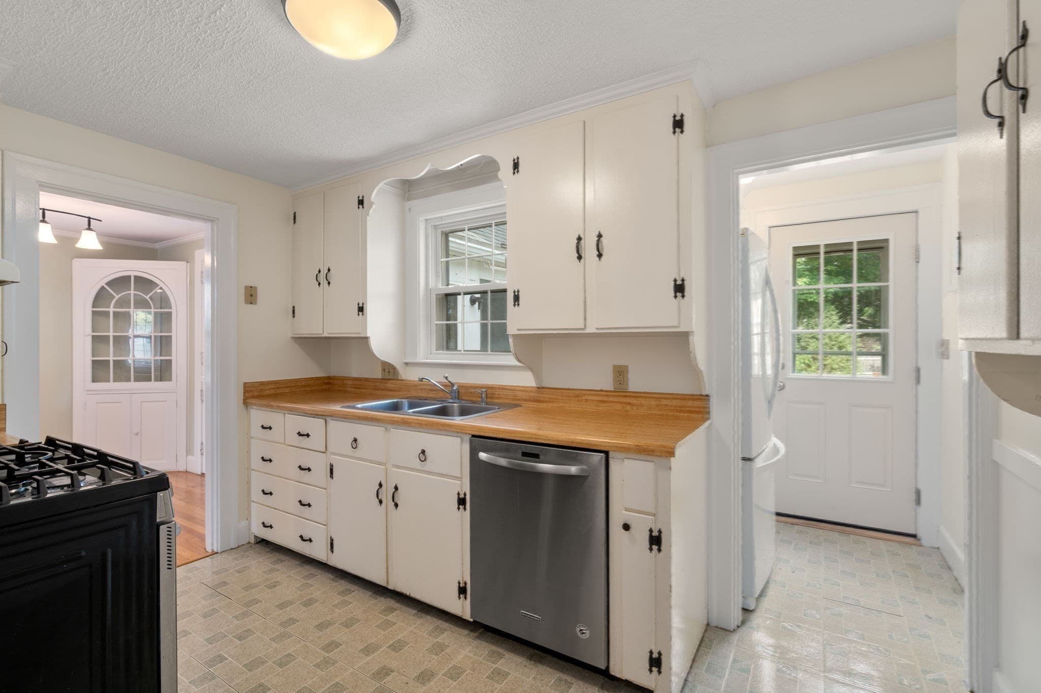 Single Family Residence at 12 Arch Street, Framingham MA 01702, Framingham, photo 11 of 41