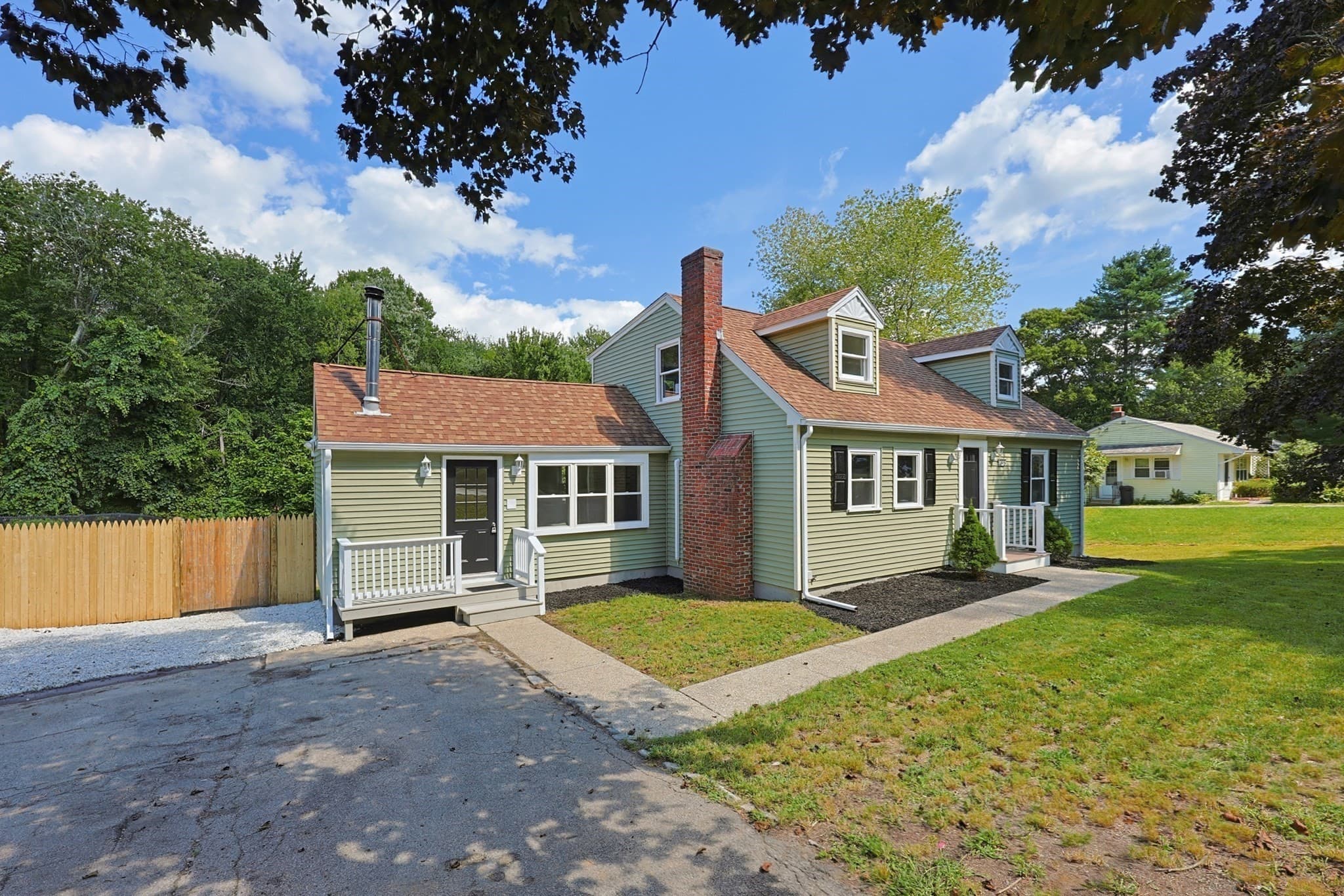 Single Family Residence at 395 Oak St, Franklin MA 02038, Franklin, photo 2 of 42