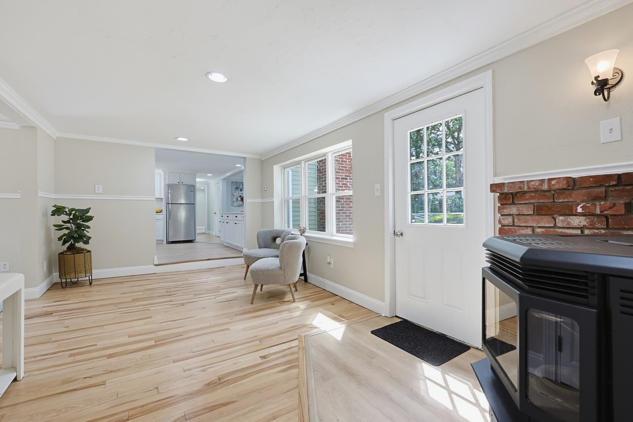 Single Family Residence at 395 Oak St, Franklin MA 02038, Franklin, photo 3 of 42