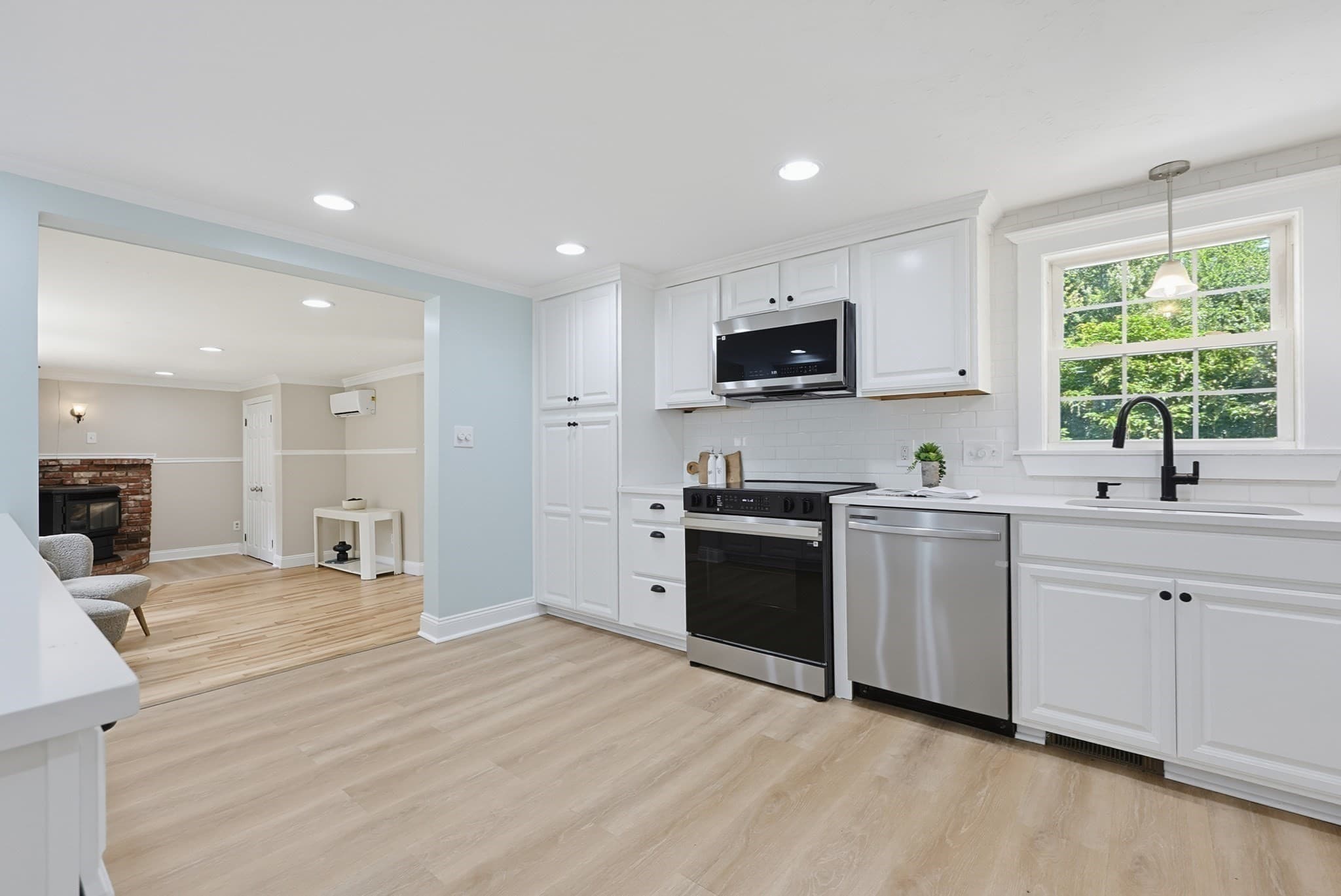 Single Family Residence at 395 Oak St, Franklin MA 02038, Franklin, photo 9 of 42