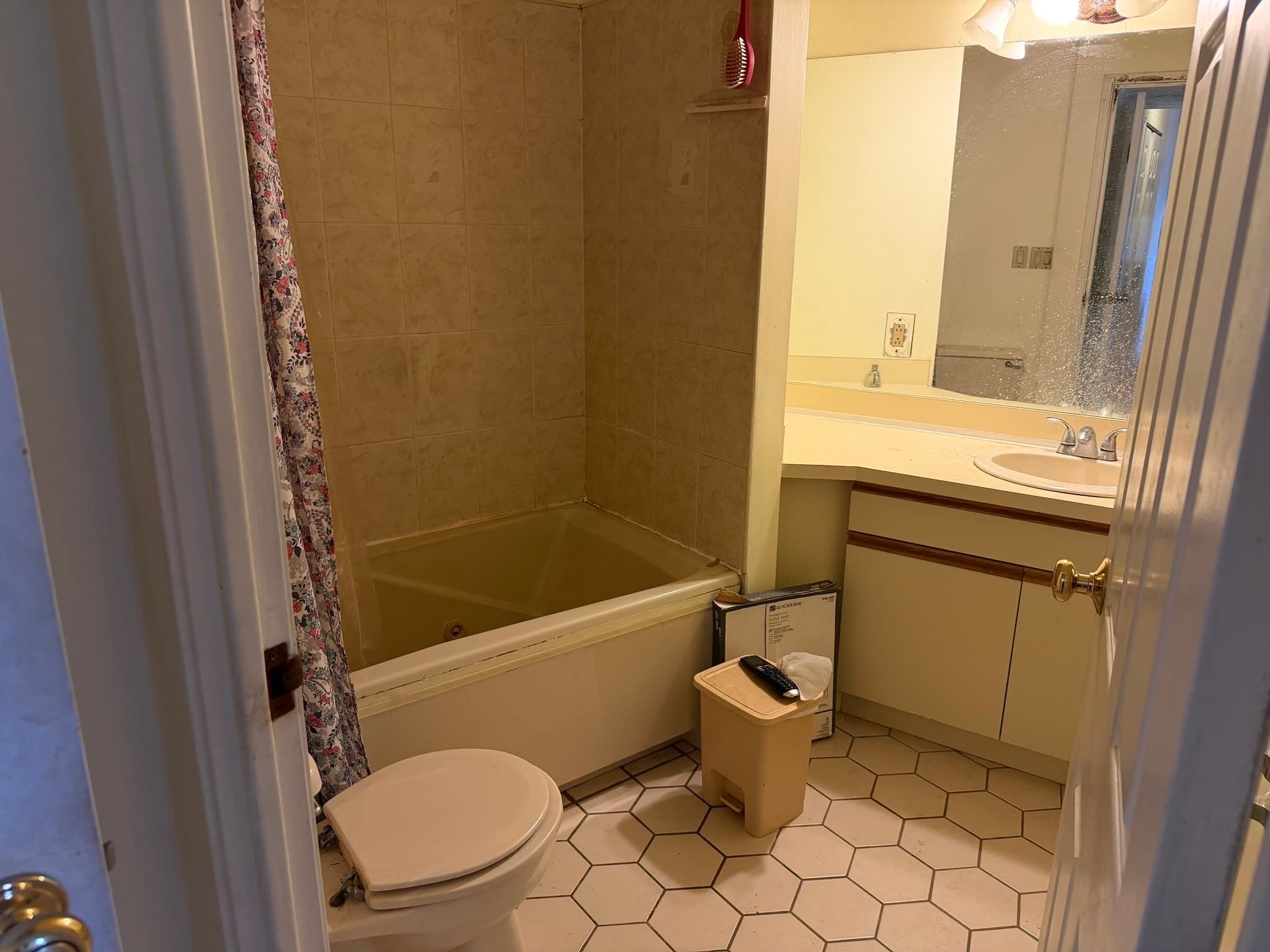 Condominium at 90 Quincy Shore # 519, Quincy MA 02171, Quincy, photo 7 of 12