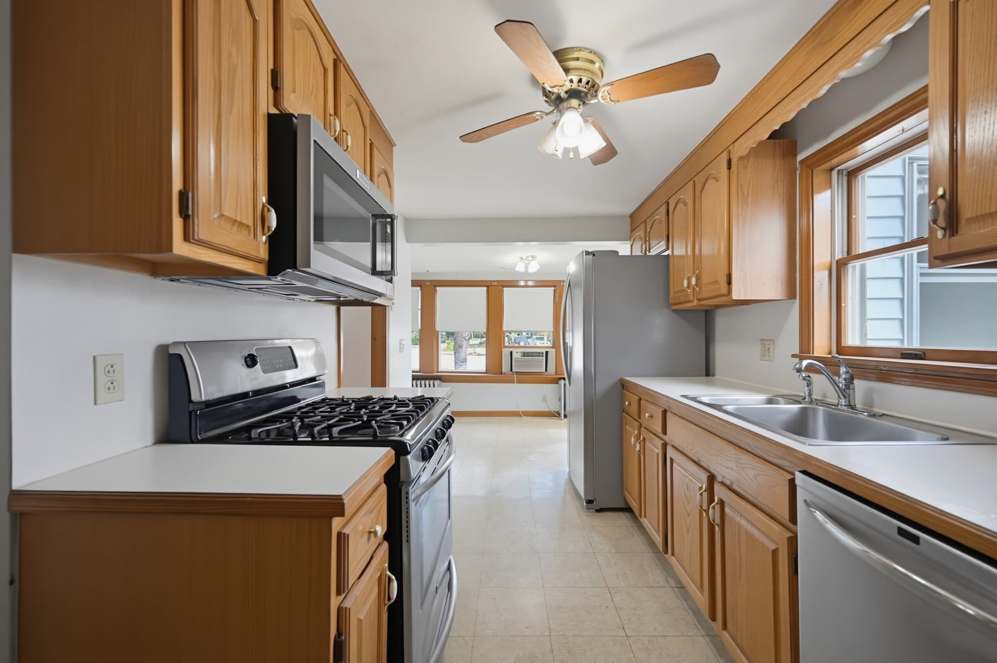 Single Family Residence at 101 Fisher St, North Attleboro MA 02760, North Attleboro, photo 3 of 31