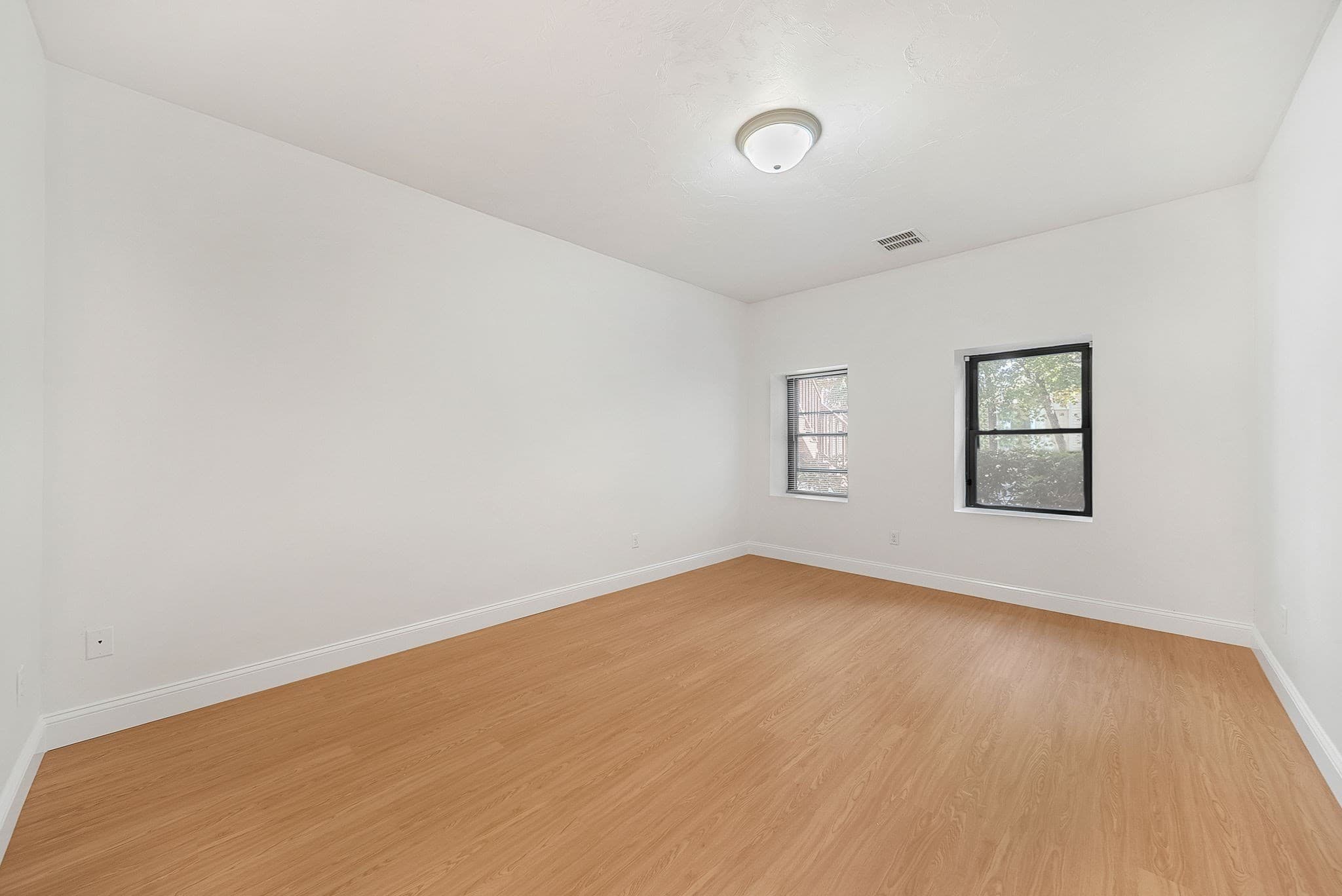 Condominium at 157 Beale Street # 2, Quincy MA 02170, Quincy, photo 23 of 36