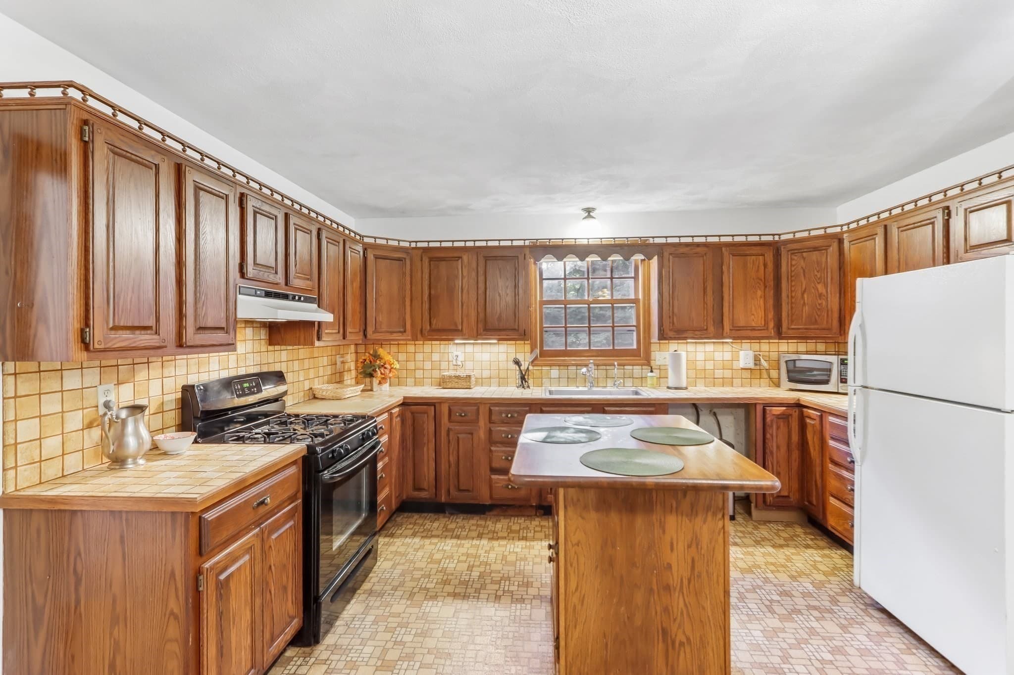 Single Family Residence at 36 Boeske Ave, Maynard MA 01754, Maynard, photo 9 of 38
