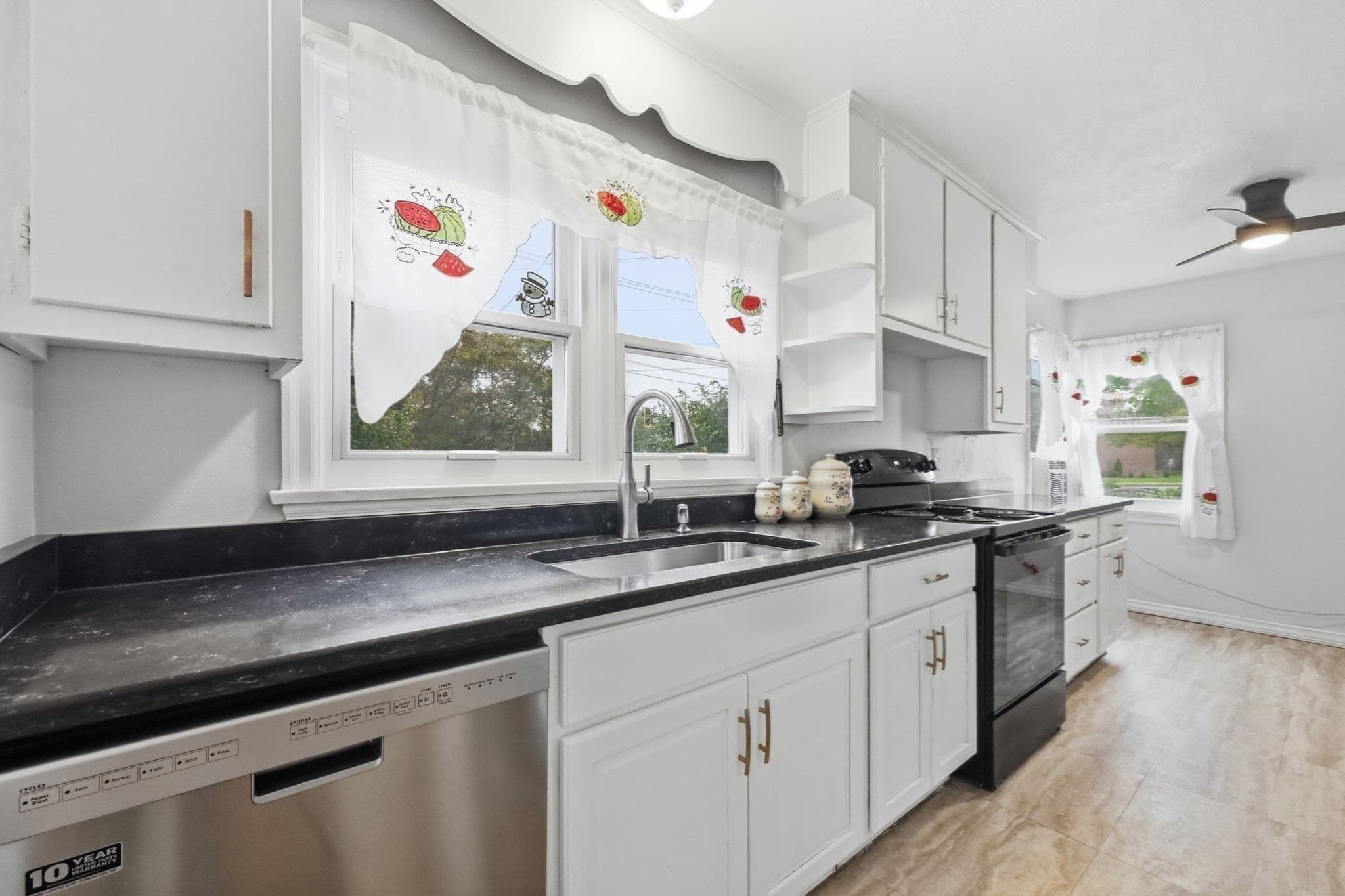 Single Family Residence at 101 Court St, Westfield MA 01085, Westfield, photo 5 of 33
