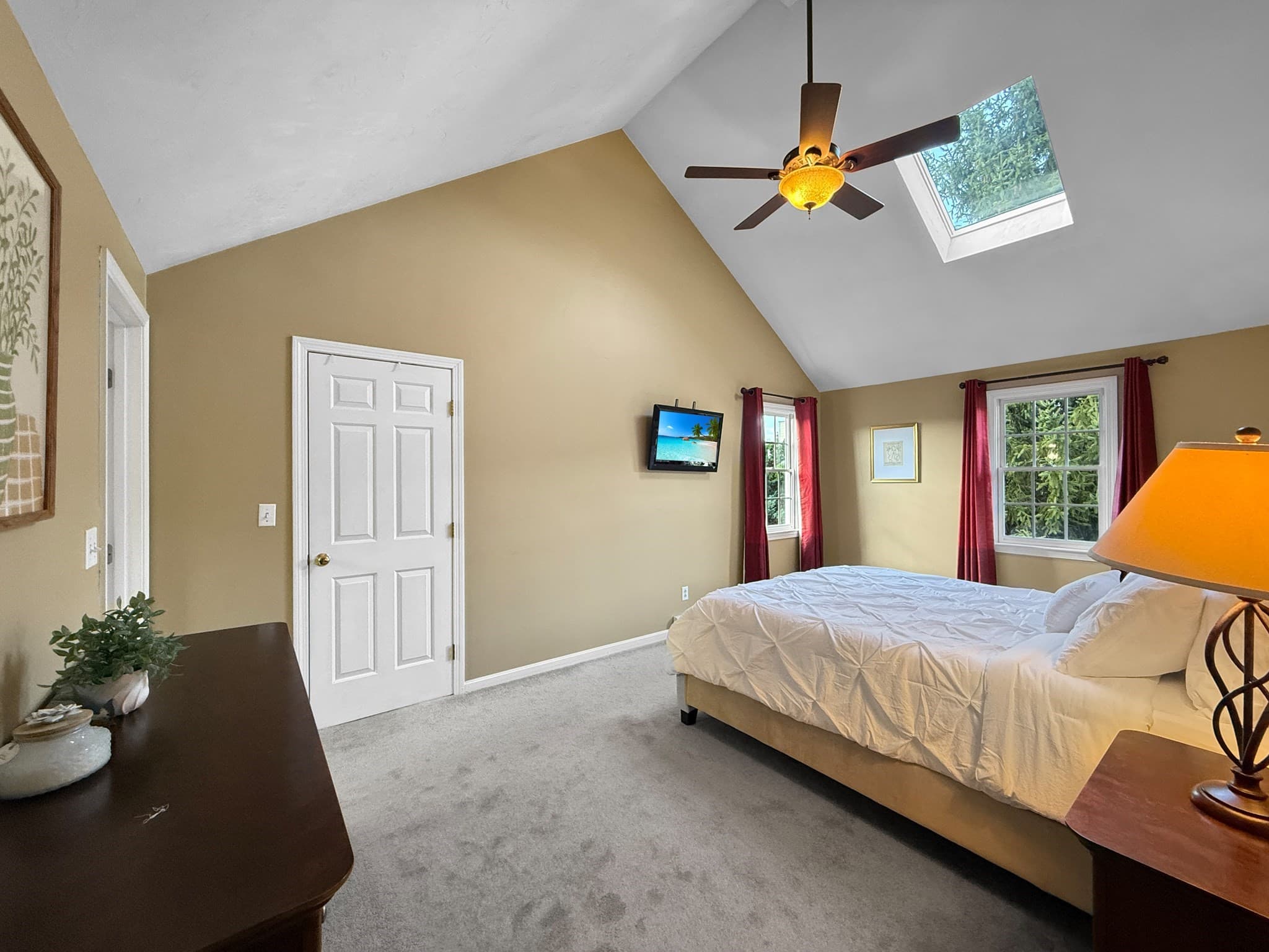 Single Family Residence at 5 Swan Cir, Shrewsbury MA 01545, Shrewsbury, photo 17 of 39