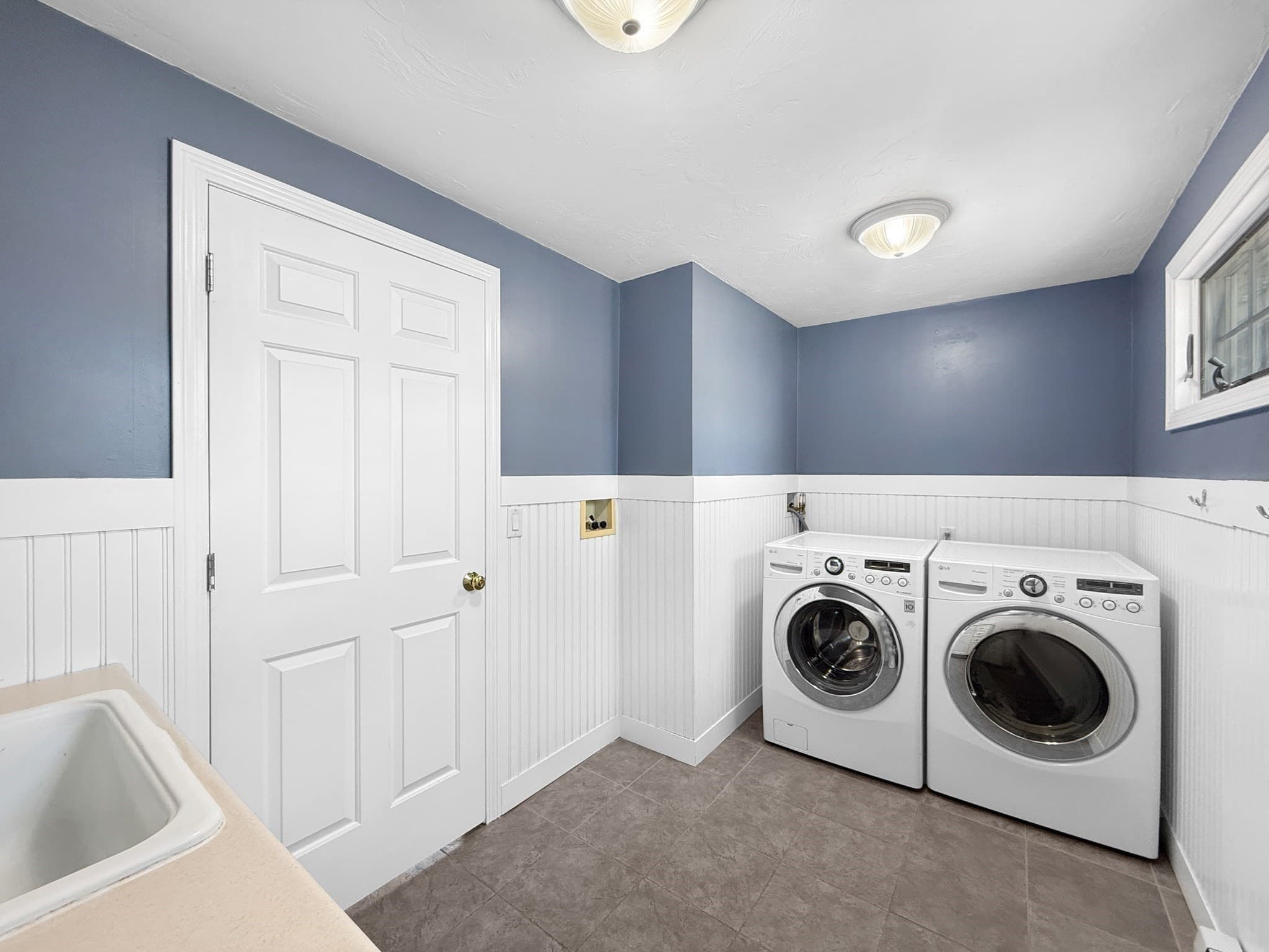Single Family Residence at 5 Swan Cir, Shrewsbury MA 01545, Shrewsbury, photo 16 of 39