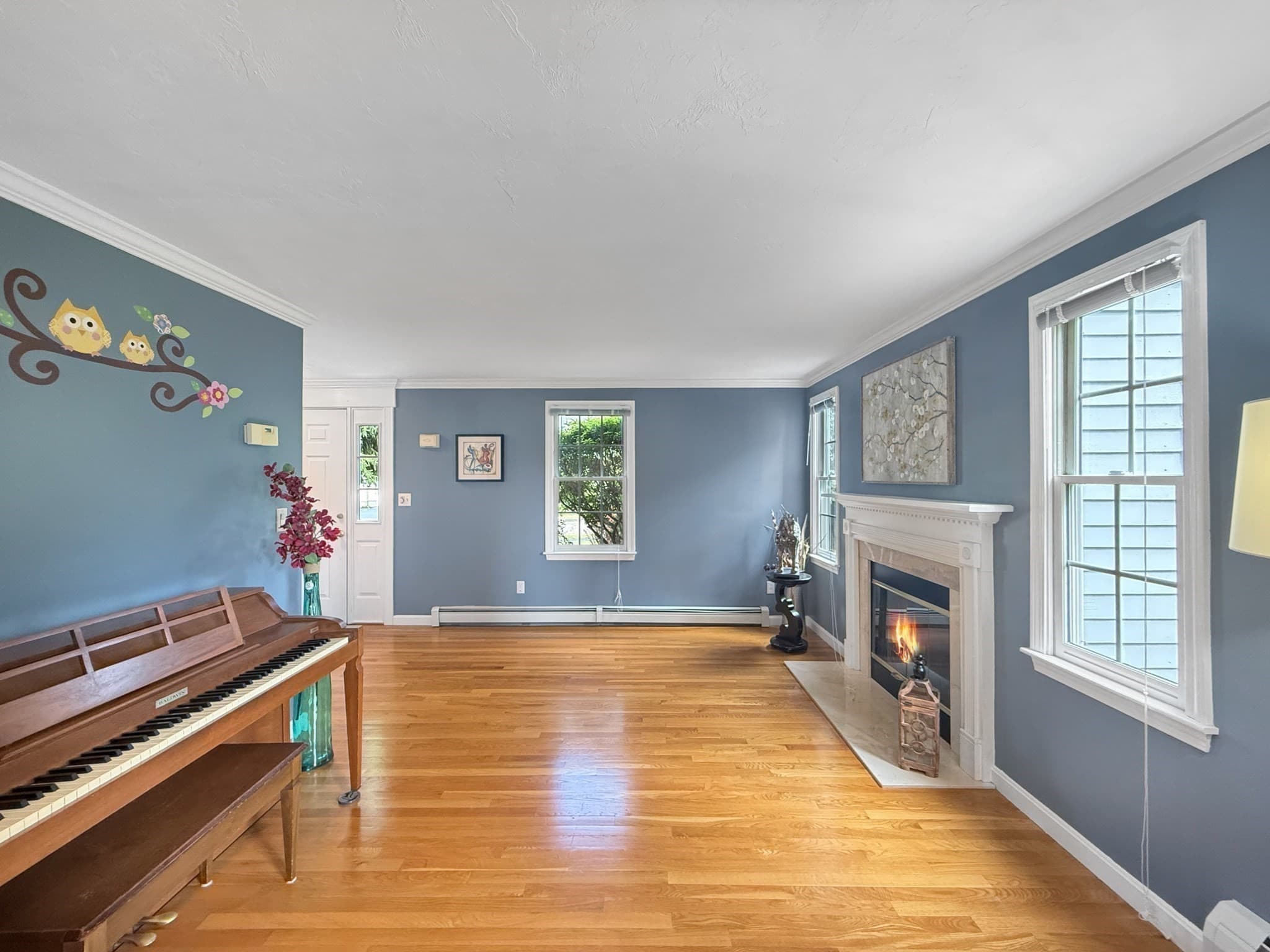 Single Family Residence at 5 Swan Cir, Shrewsbury MA 01545, Shrewsbury, photo 3 of 39