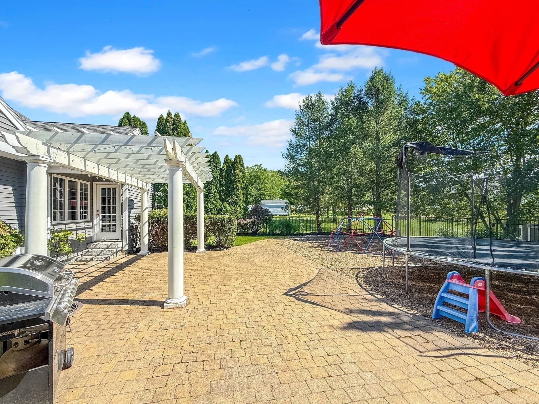 Single Family Residence at 5 Swan Cir, Shrewsbury MA 01545, Shrewsbury, photo 36 of 39