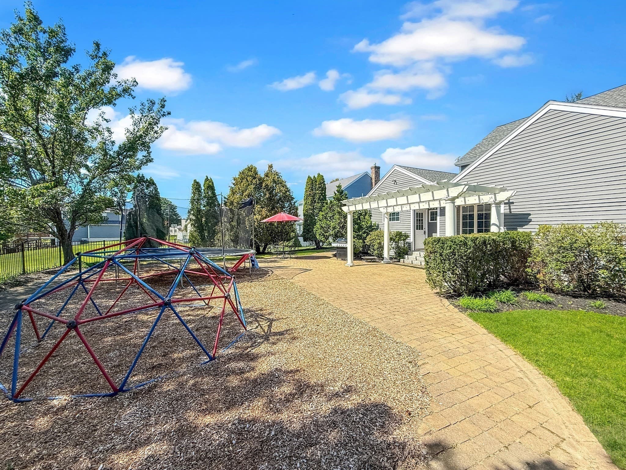 Single Family Residence at 5 Swan Cir, Shrewsbury MA 01545, Shrewsbury, photo 32 of 39