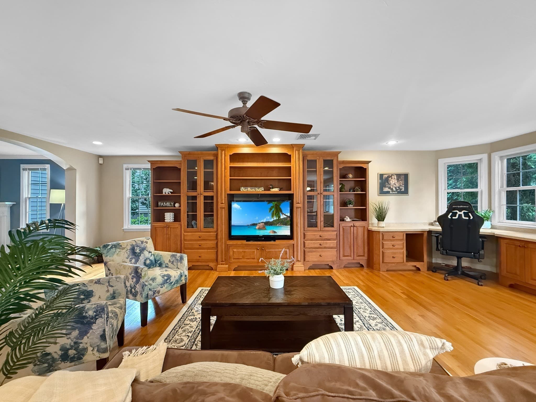 Single Family Residence at 5 Swan Cir, Shrewsbury MA 01545, Shrewsbury, photo 5 of 39