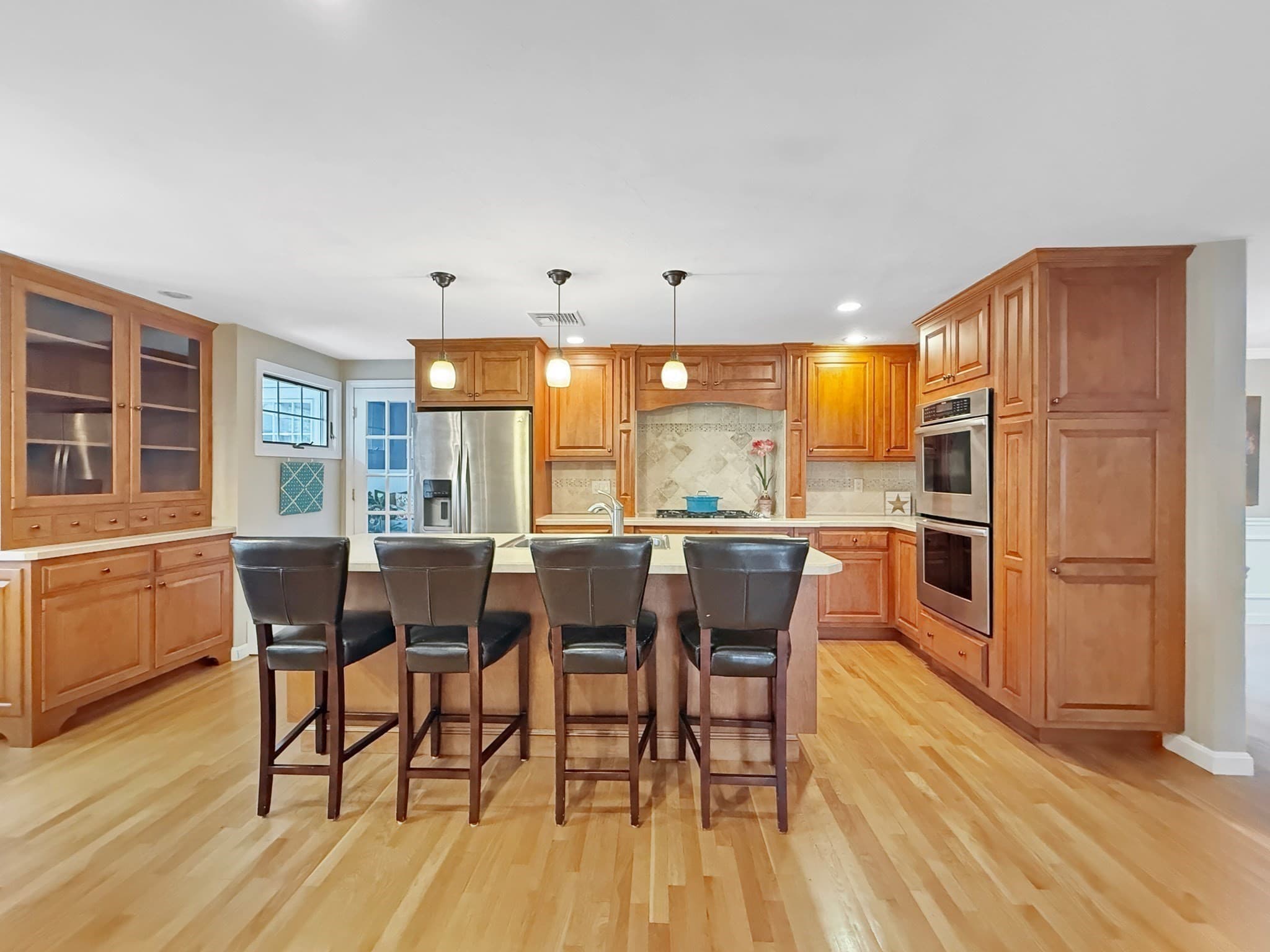 Single Family Residence at 5 Swan Cir, Shrewsbury MA 01545, Shrewsbury, photo 9 of 39