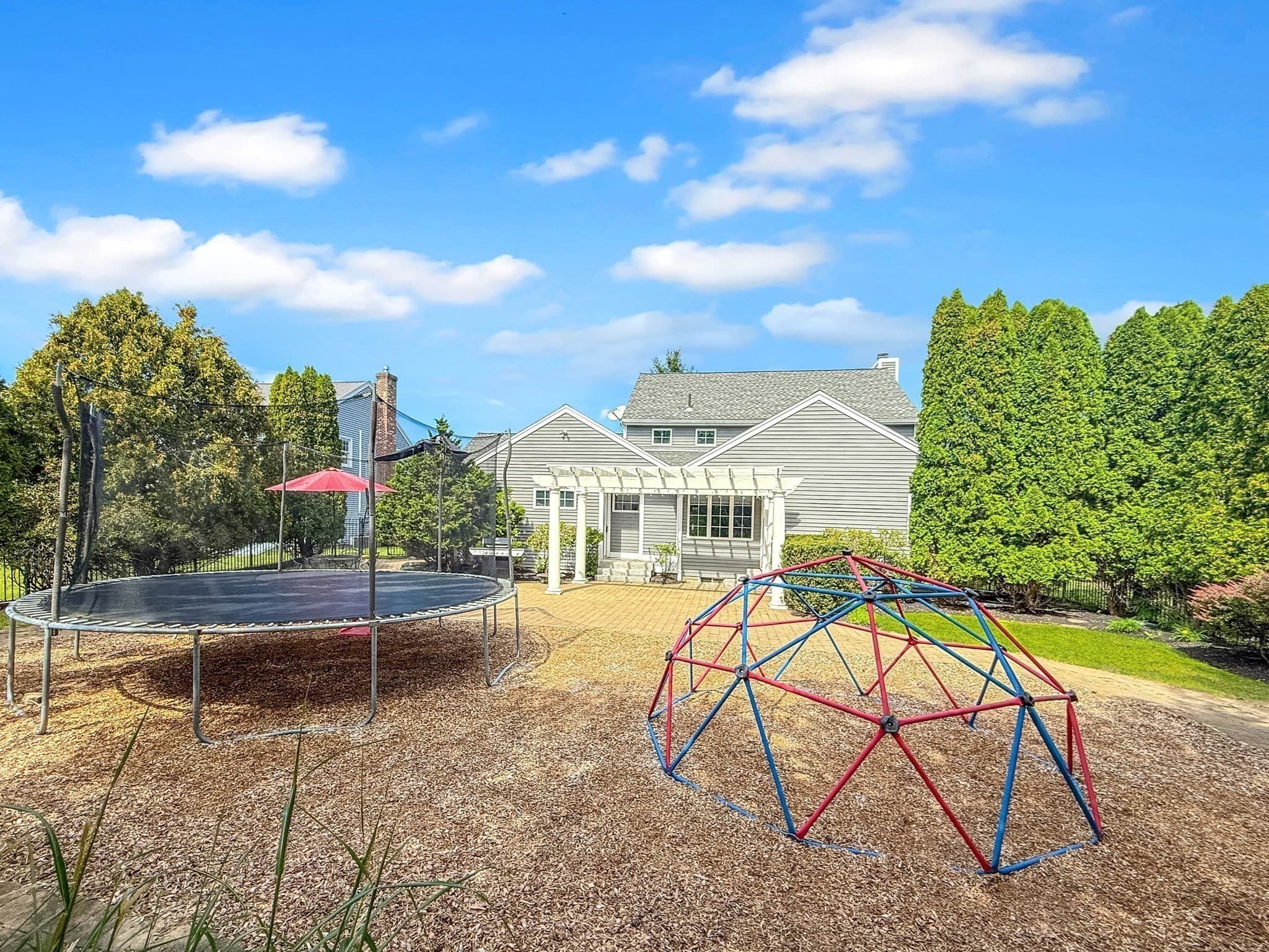 Single Family Residence at 5 Swan Cir, Shrewsbury MA 01545, Shrewsbury, photo 33 of 39