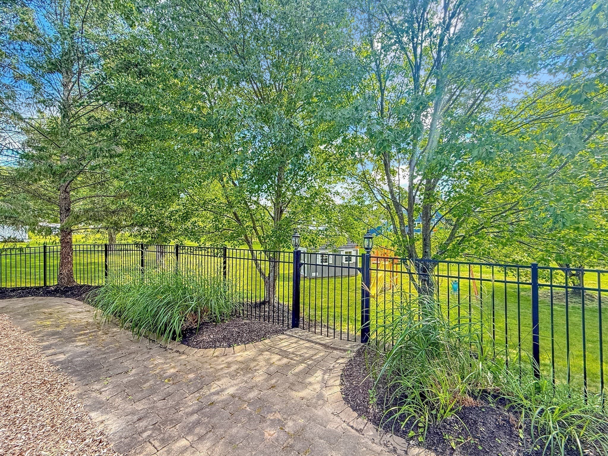 Single Family Residence at 5 Swan Cir, Shrewsbury MA 01545, Shrewsbury, photo 37 of 39