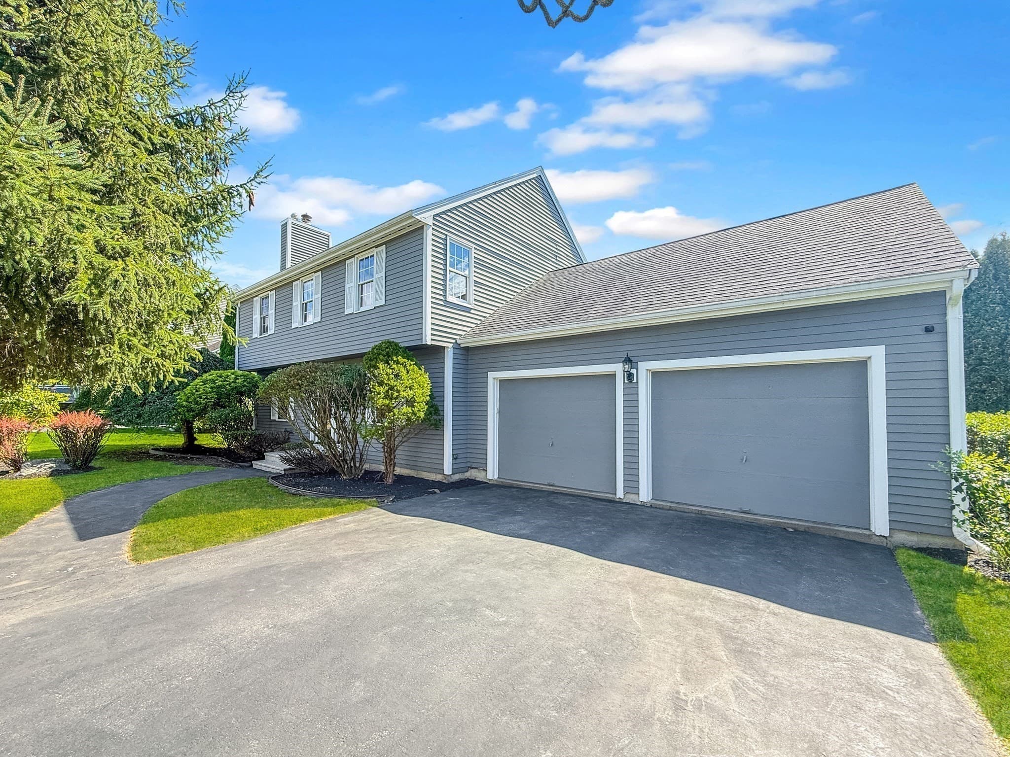 Single Family Residence at 5 Swan Cir, Shrewsbury MA 01545, Shrewsbury, photo 31 of 39