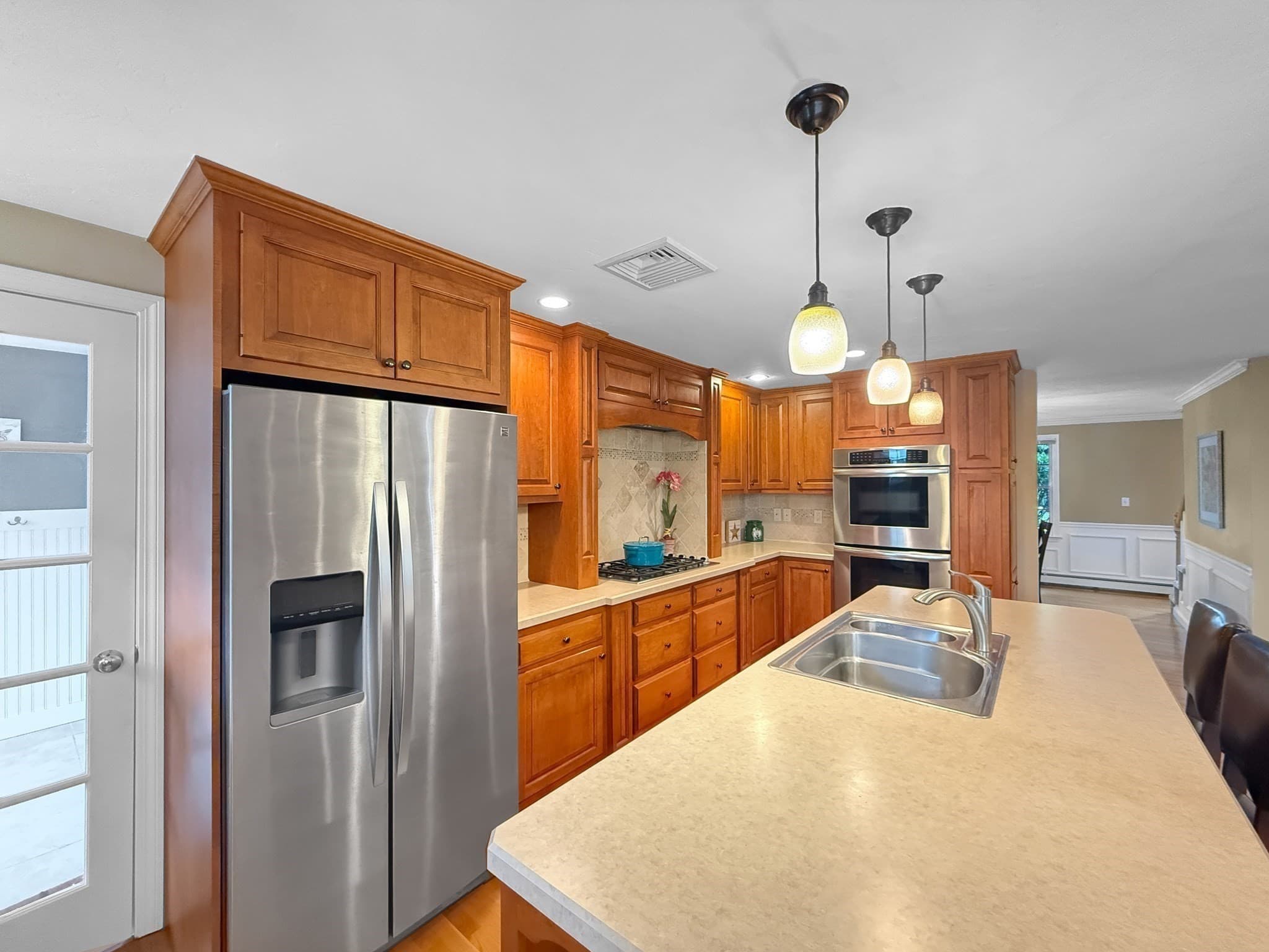 Single Family Residence at 5 Swan Cir, Shrewsbury MA 01545, Shrewsbury, photo 8 of 39