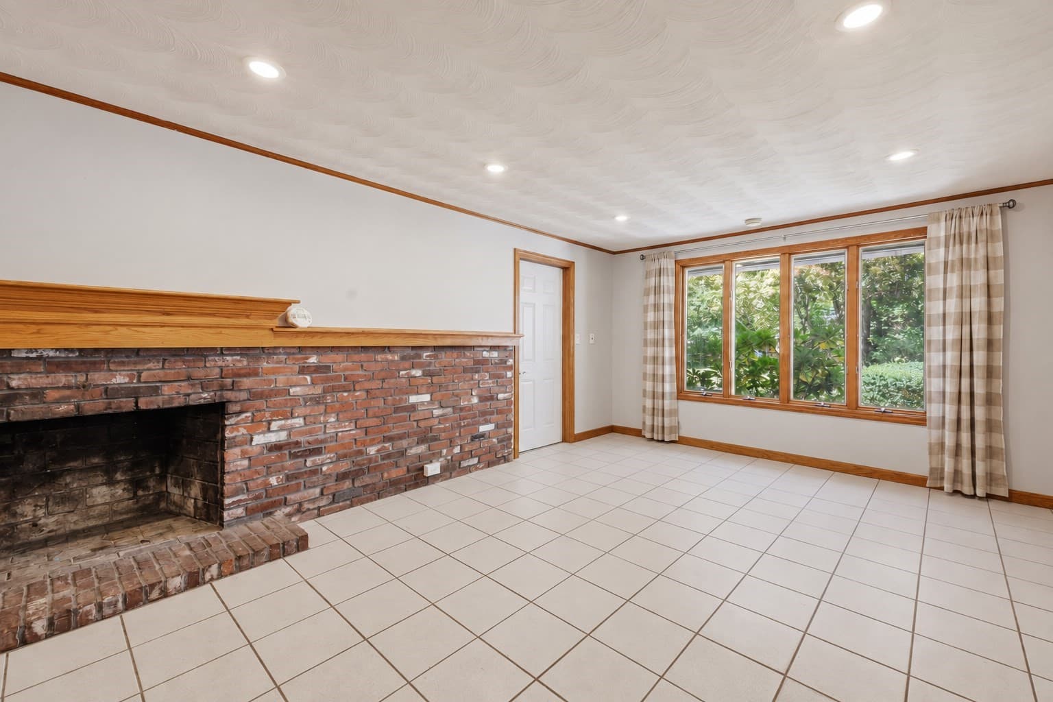 Single Family Residence at 27 Ansie Road, Chelmsford MA 01824, Chelmsford, photo 3 of 34