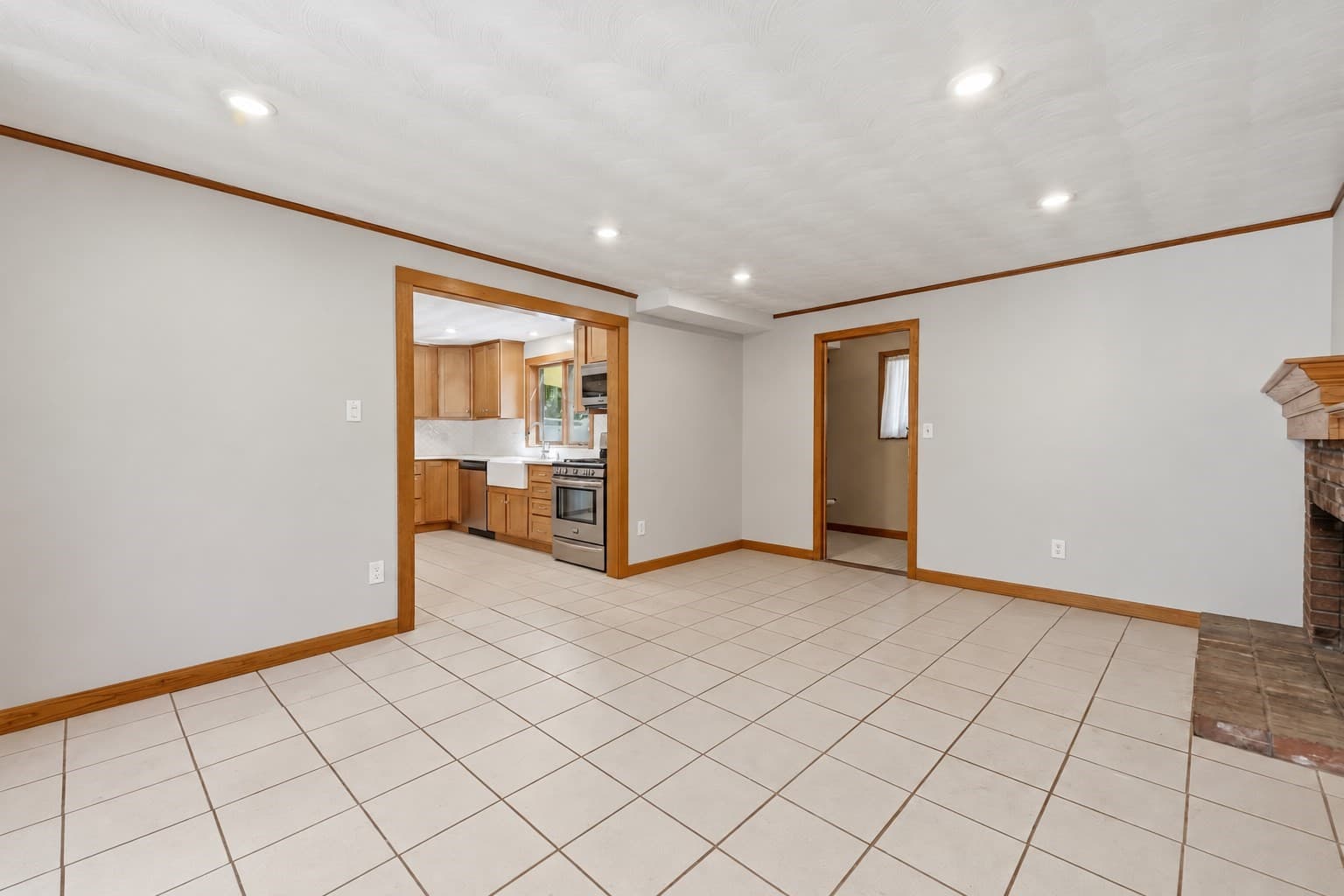 Single Family Residence at 27 Ansie Road, Chelmsford MA 01824, Chelmsford, photo 4 of 34