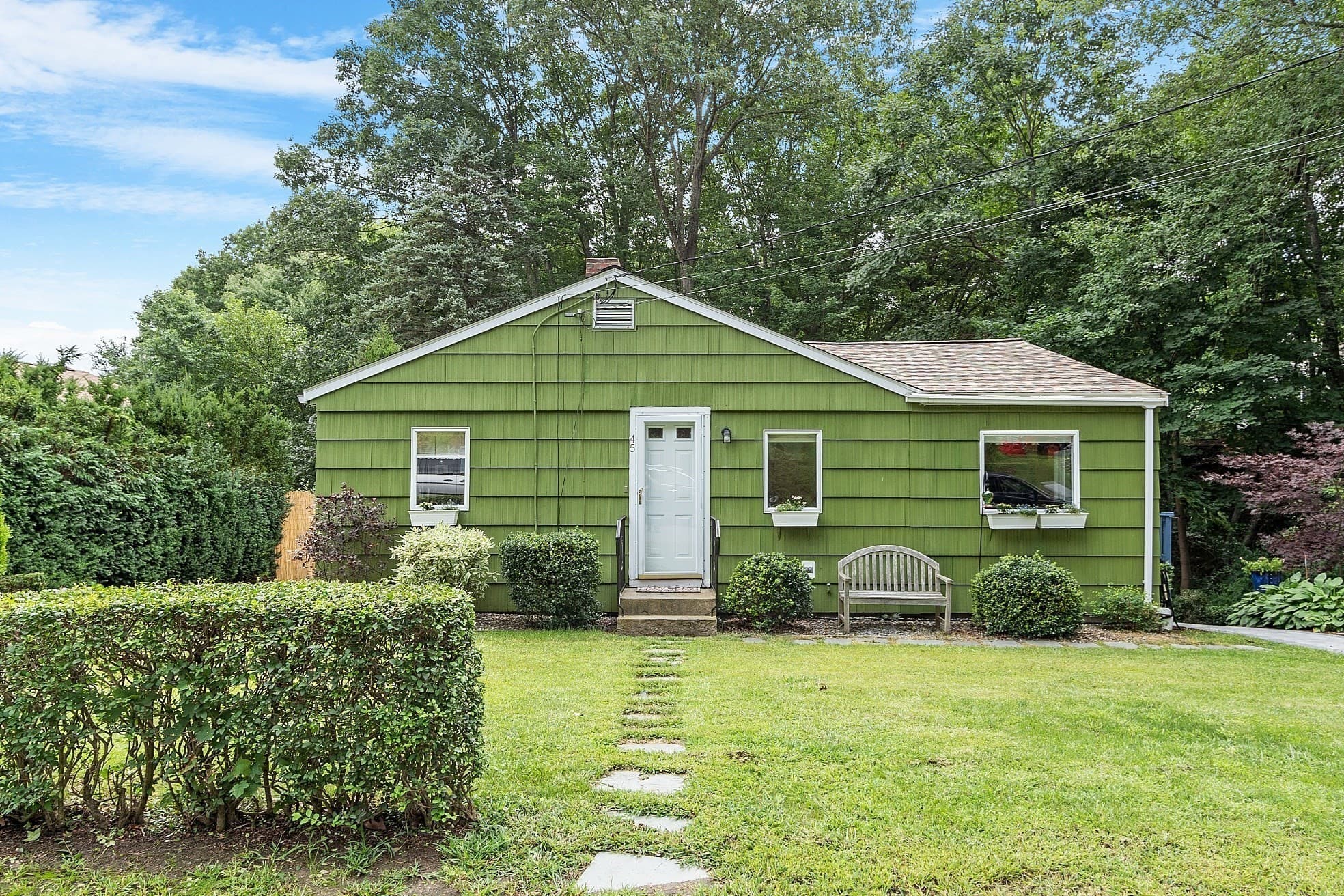 45 Lakeshore Dr, Hudson MA 01749