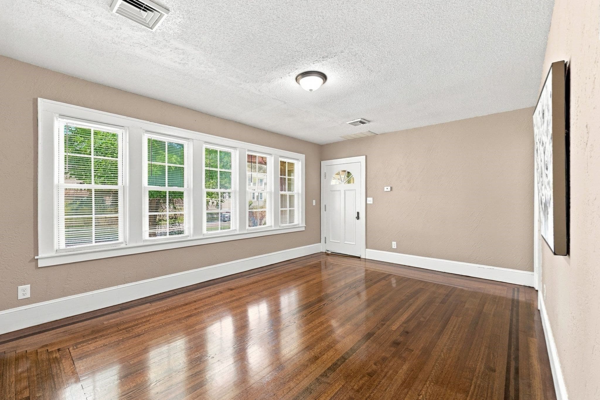 Single Family Residence at 133 Parker St, Springfield MA 01151, Springfield, photo 6 of 31