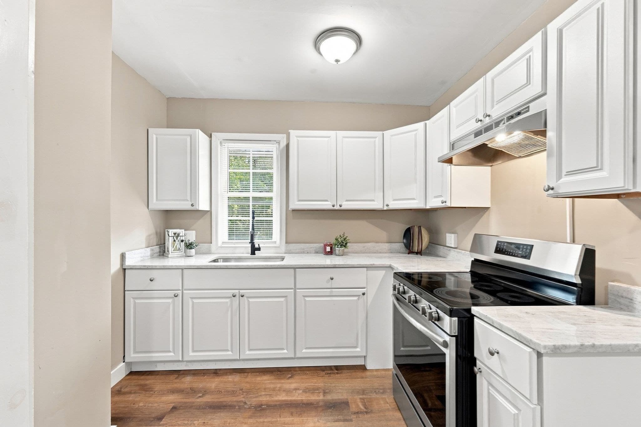 Single Family Residence at 133 Parker St, Springfield MA 01151, Springfield, photo 8 of 31