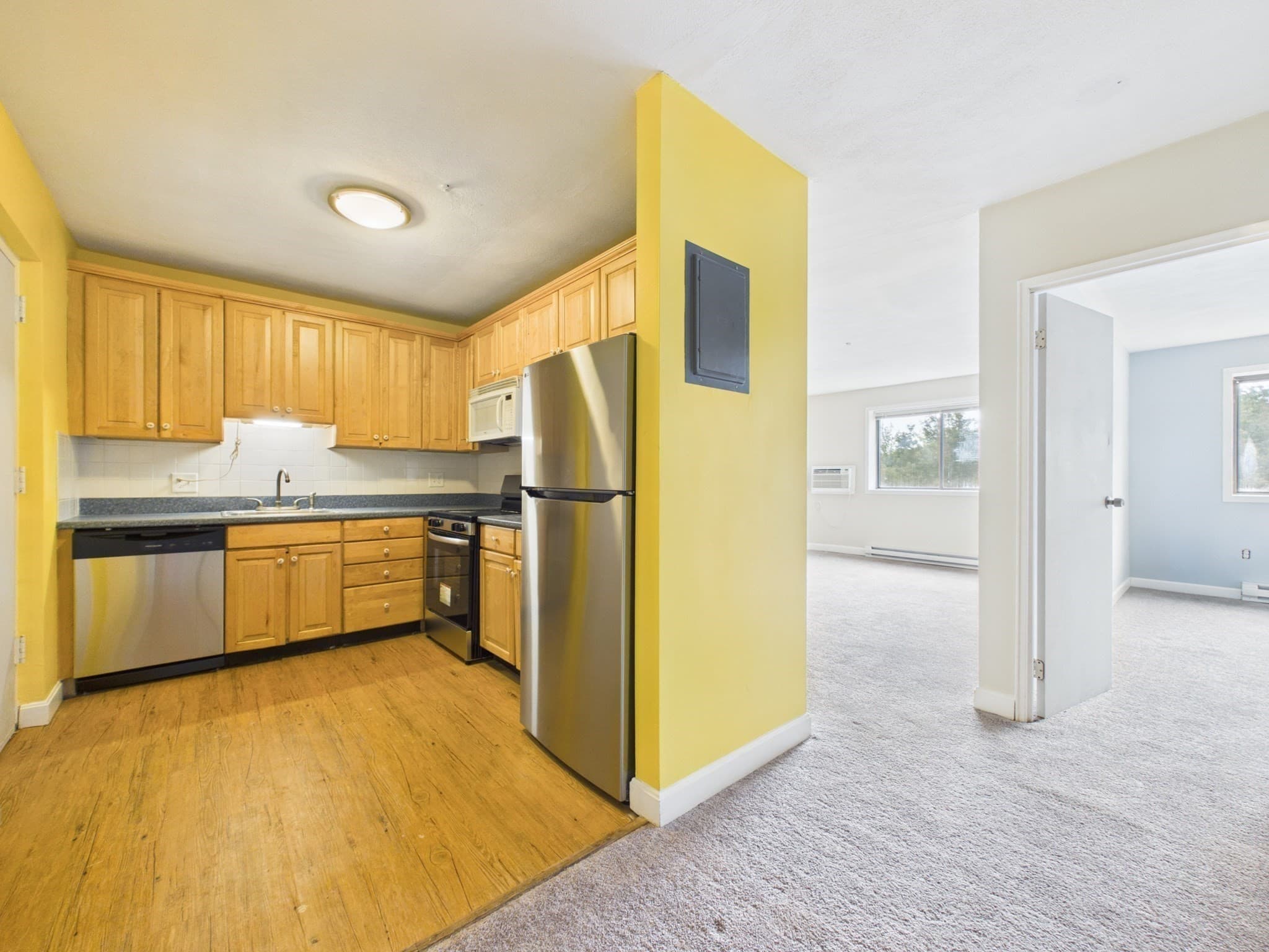 Condominium at 67 Milliken # 24, Franklin MA 02038, Franklin, photo 2 of 13