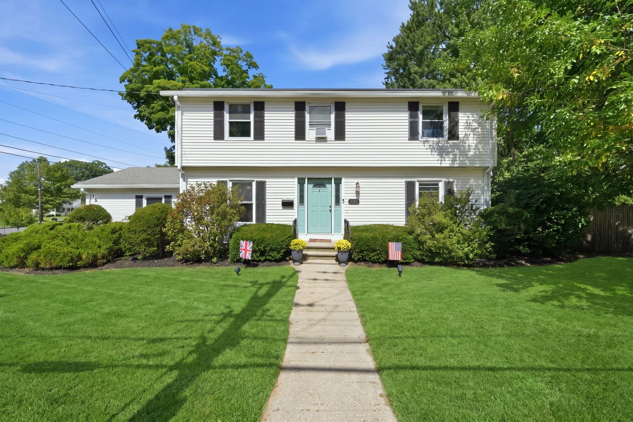 380 Plumtree Rd, Springfield MA 01118