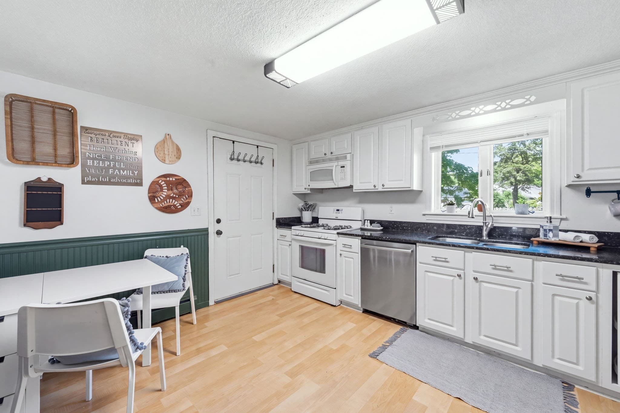 Single Family Residence at 380 Plumtree Rd, Springfield MA 01118, Springfield, photo 10 of 42