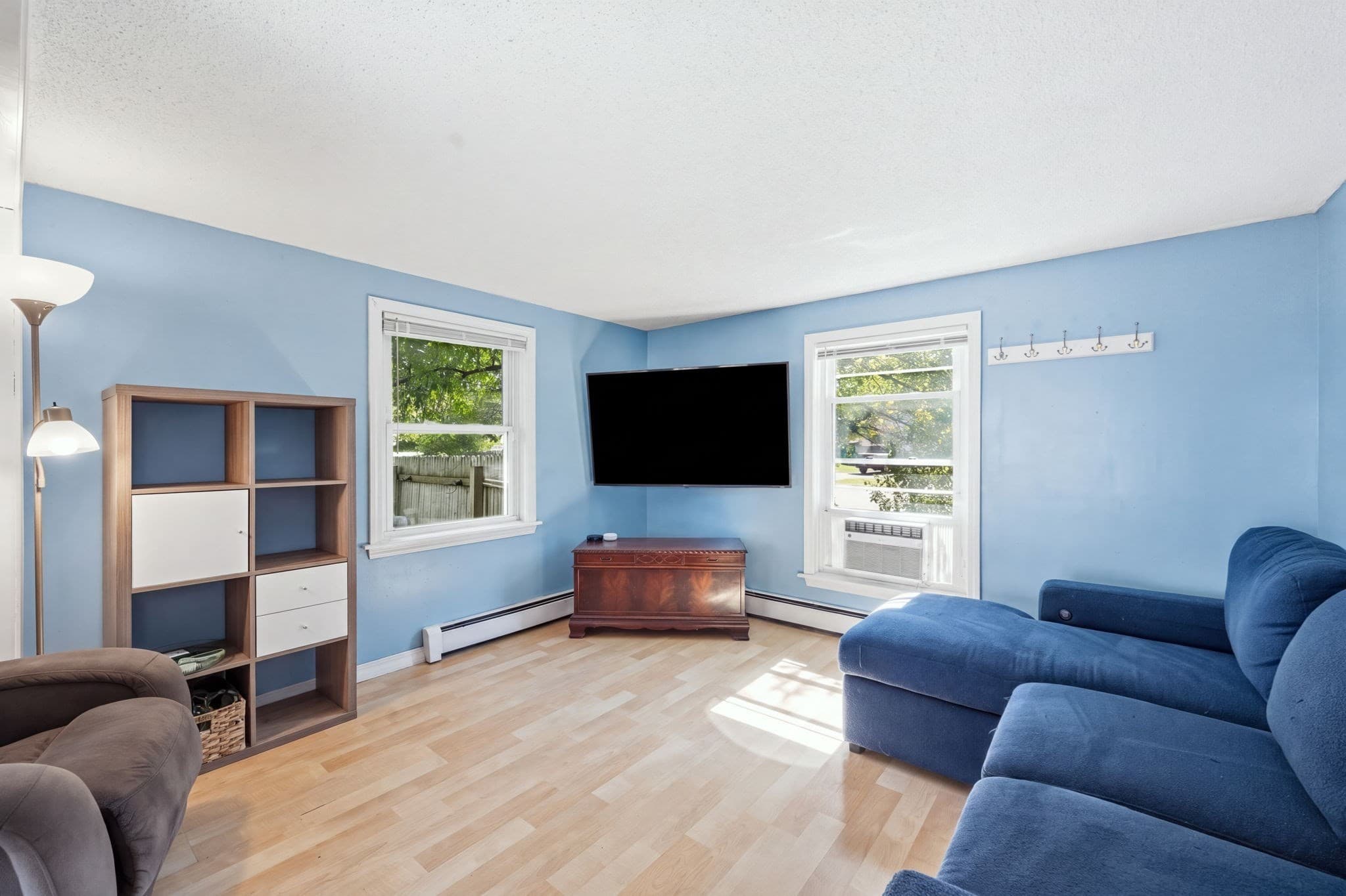 Single Family Residence at 380 Plumtree Rd, Springfield MA 01118, Springfield, photo 4 of 42