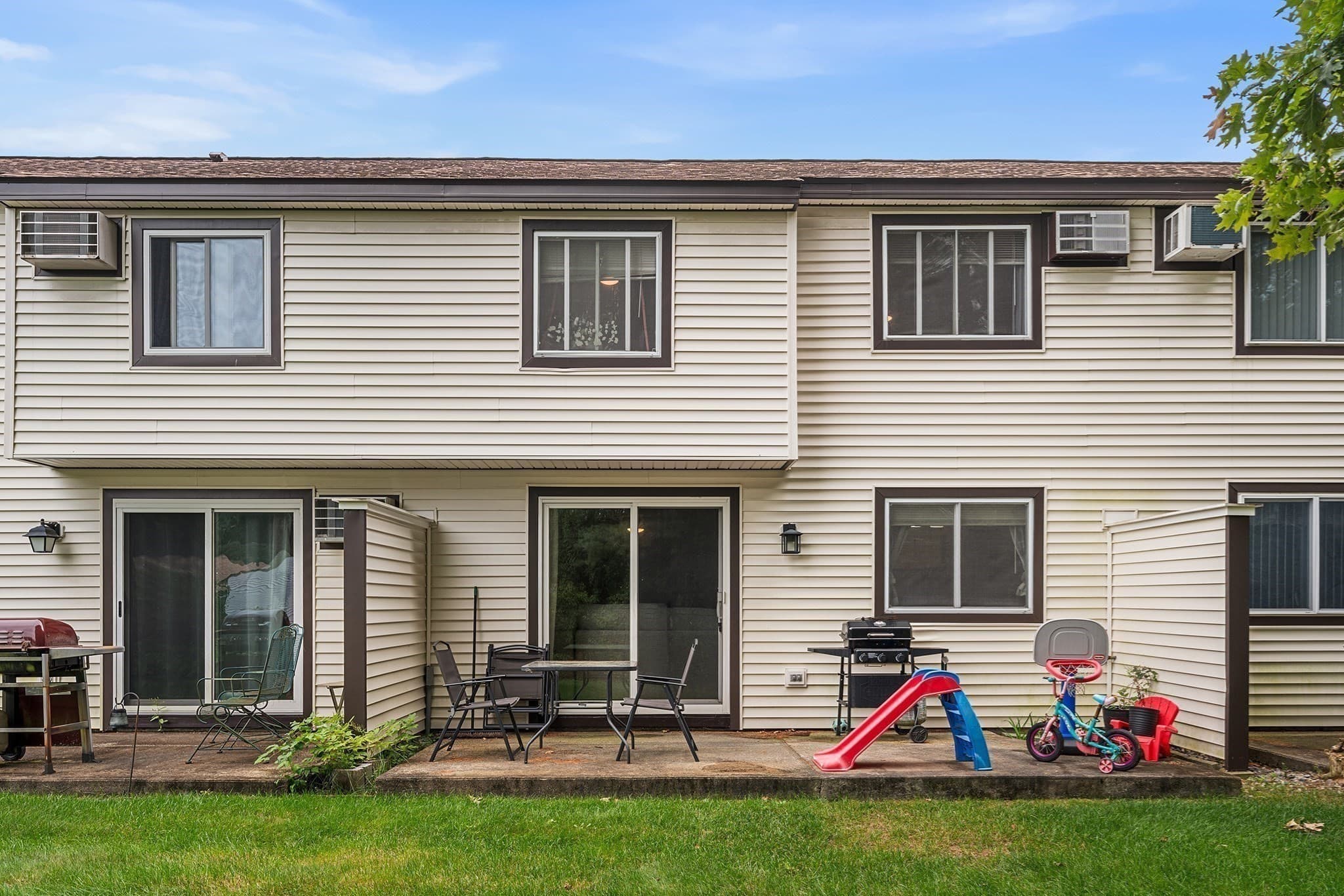 Condominium at 37 Decarolis Dr # 37, Tewksbury MA 01876, Tewksbury, photo 3 of 22