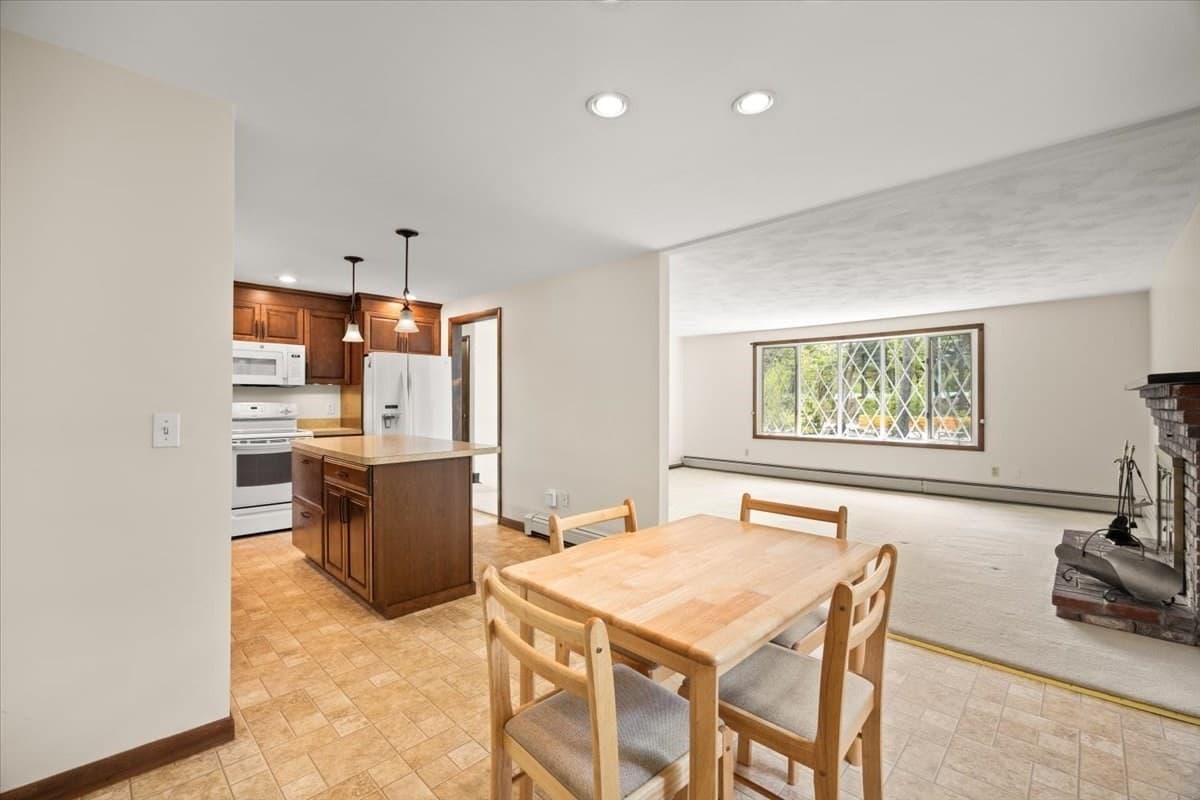 Single Family Residence at 391 Scenic Hwy, Bourne MA 02532, Bourne, photo 11 of 42