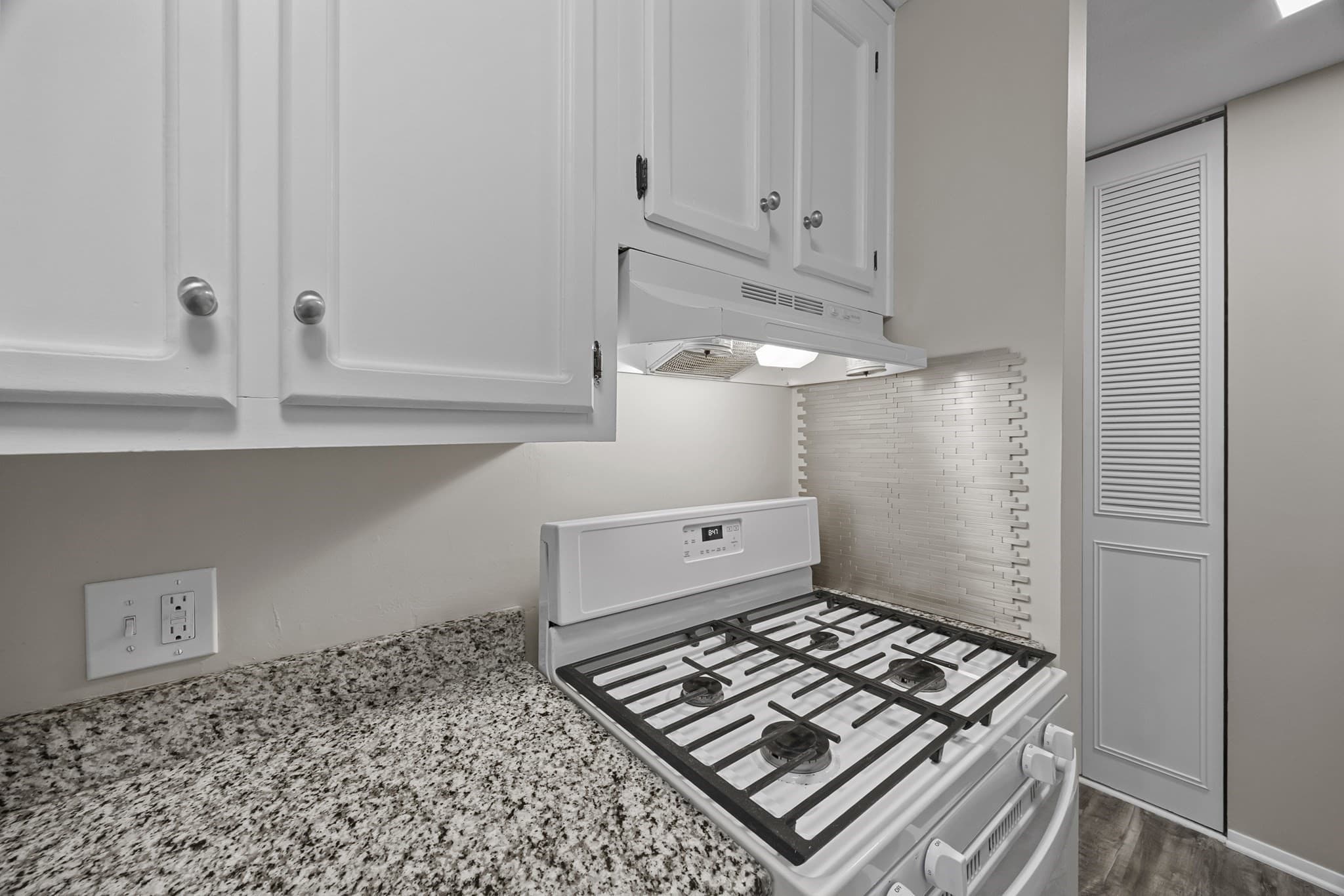 Condominium at 10 Shrewsbury Green Dr # I, Shrewsbury MA 01545, Shrewsbury, photo 7 of 33