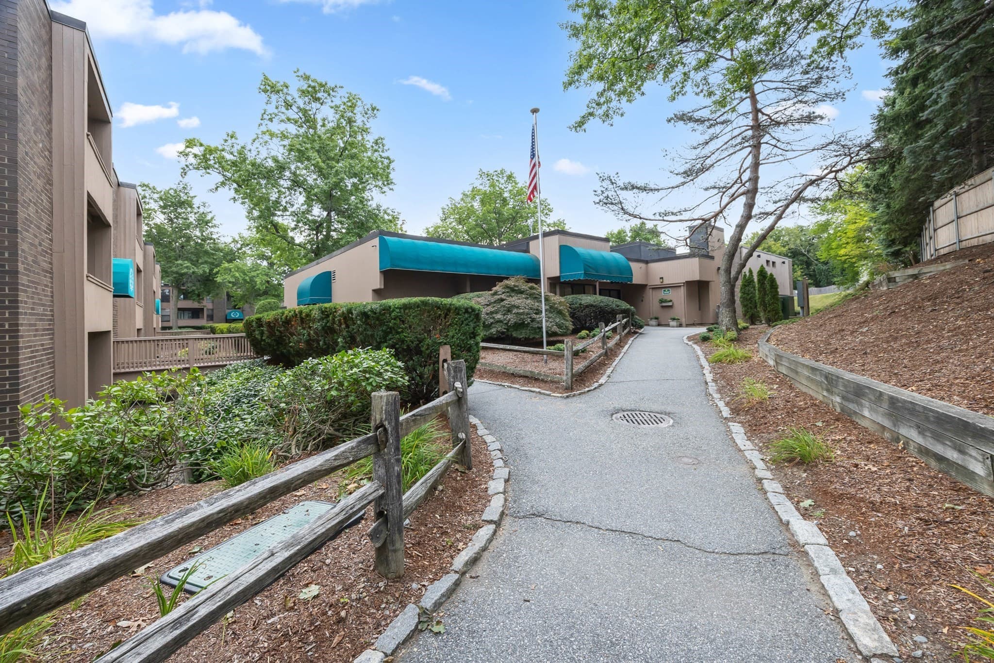 Condominium at 10 Shrewsbury Green Dr # I, Shrewsbury MA 01545, Shrewsbury, photo 25 of 33