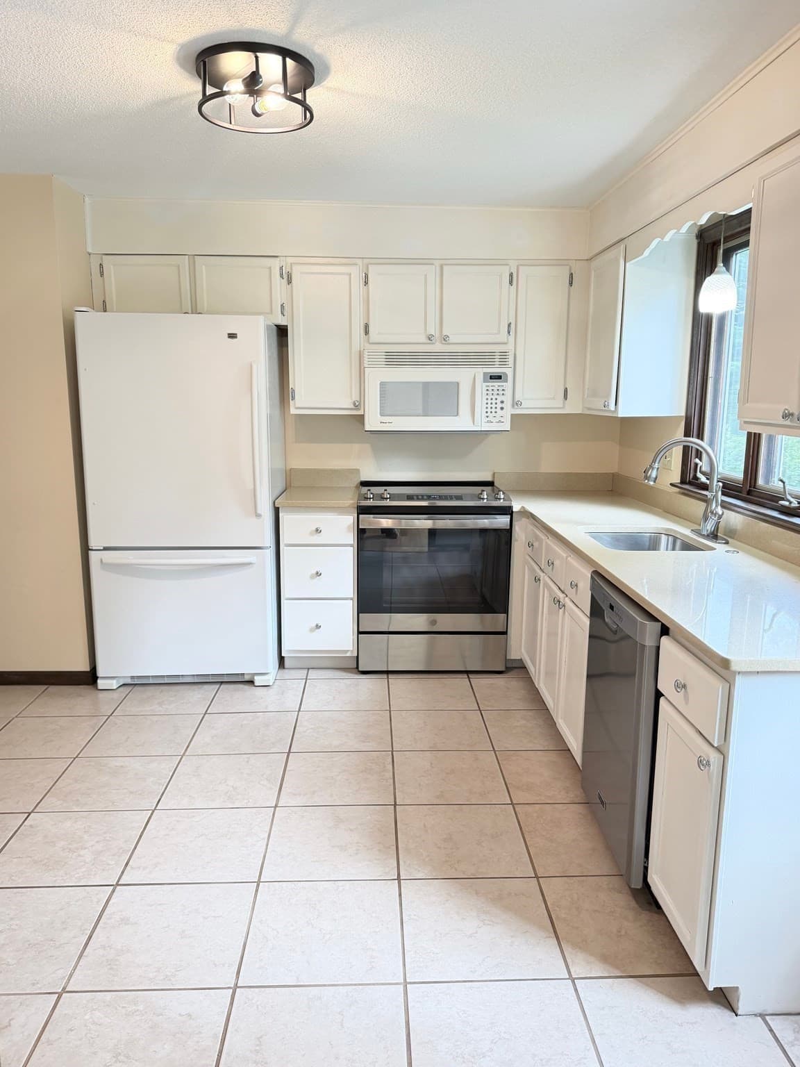 Single Family Residence at 79 Porter Rd, East Longmeadow MA 01028, East Longmeadow, photo 17 of 42